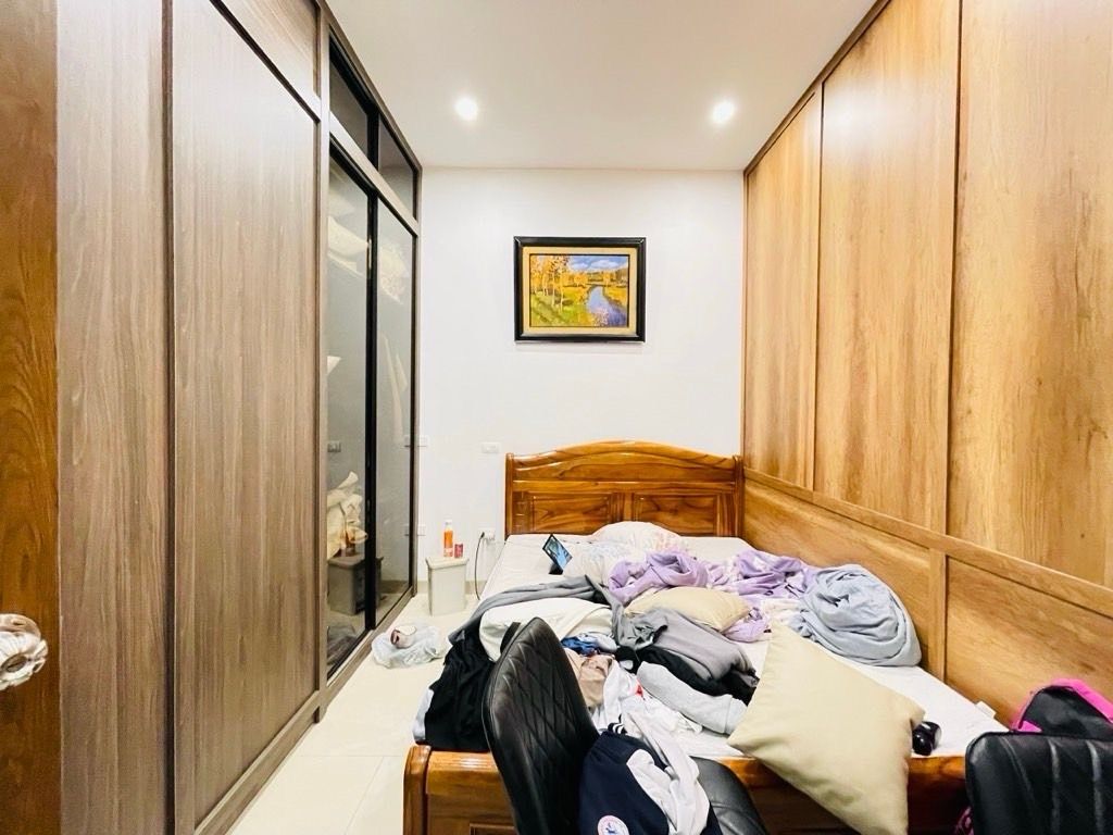 Bán nhà Hoàng Mai - diện tích 70m2 2 tầng - Ô TÔ - giá 23,5 tỷ