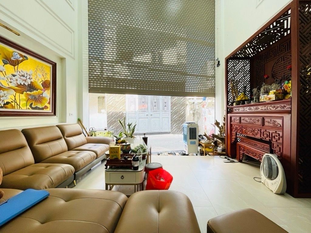 Bán nhà Hoàng Mai - diện tích 70m2 2 tầng - Ô TÔ - giá 23,5 tỷ