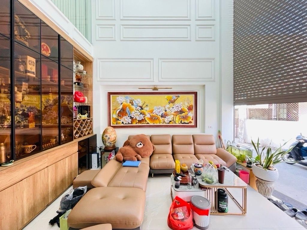 Bán nhà Hoàng Mai - diện tích 70m2 2 tầng - Ô TÔ - giá 23,5 tỷ