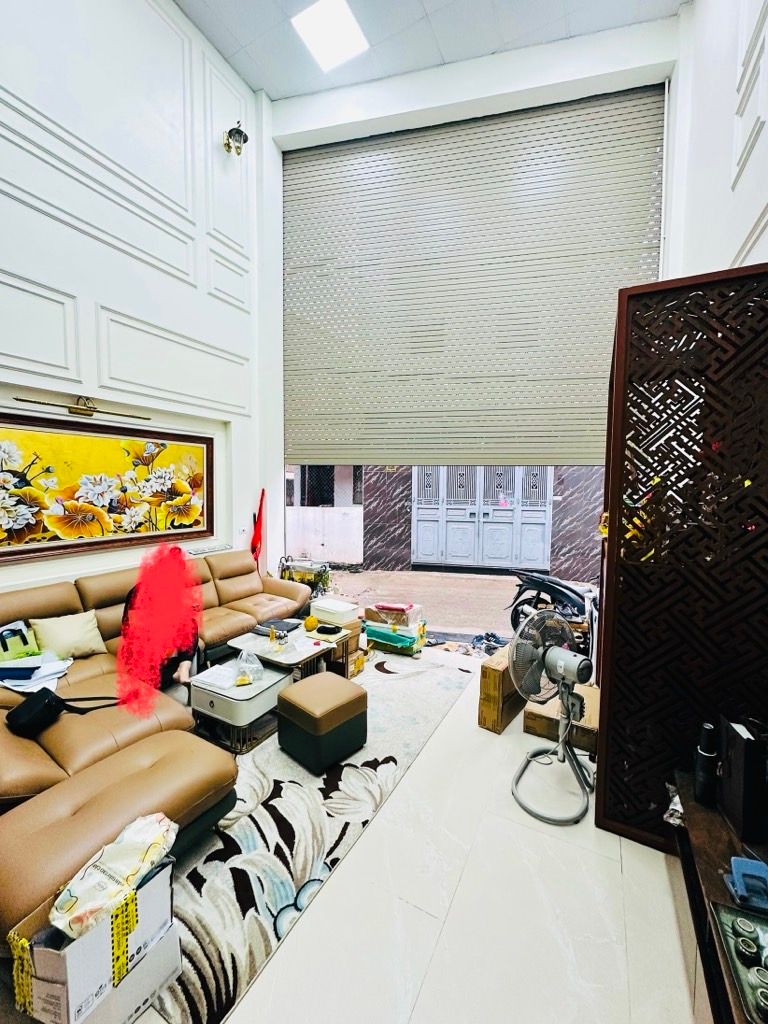 Bán nhà Hoàng Mai - diện tích 70m2 2 tầng - Ô TÔ - giá 23,5 tỷ