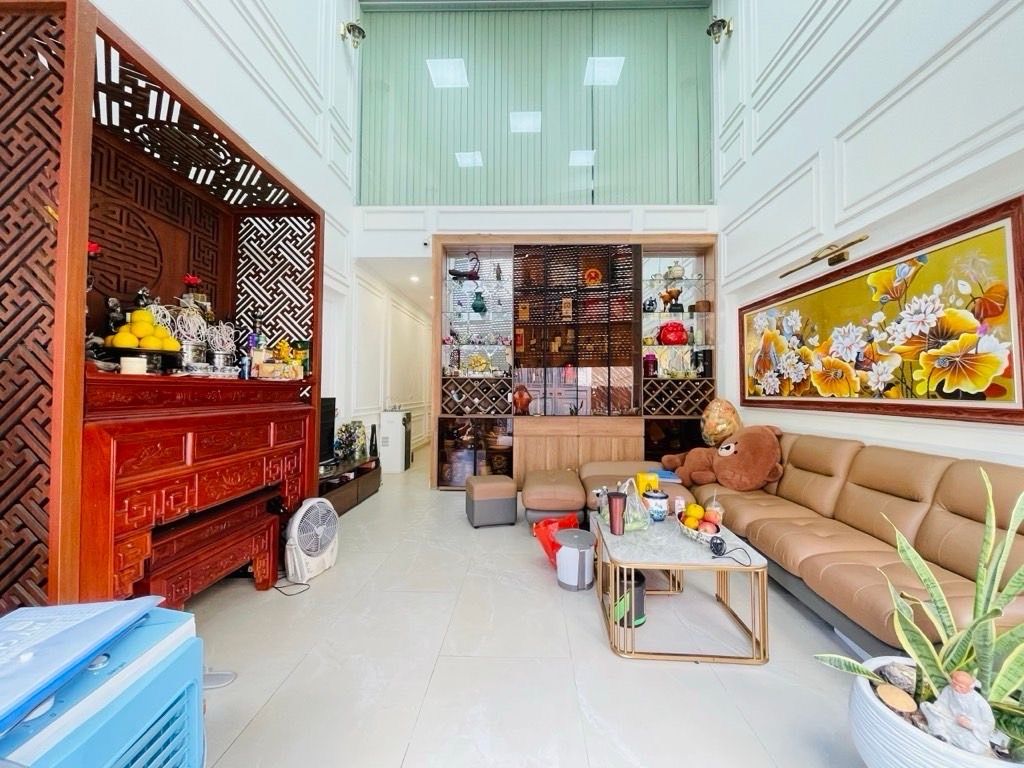 Bán nhà Hoàng Mai - diện tích 70m2 2 tầng - Ô TÔ - giá 23,5 tỷ