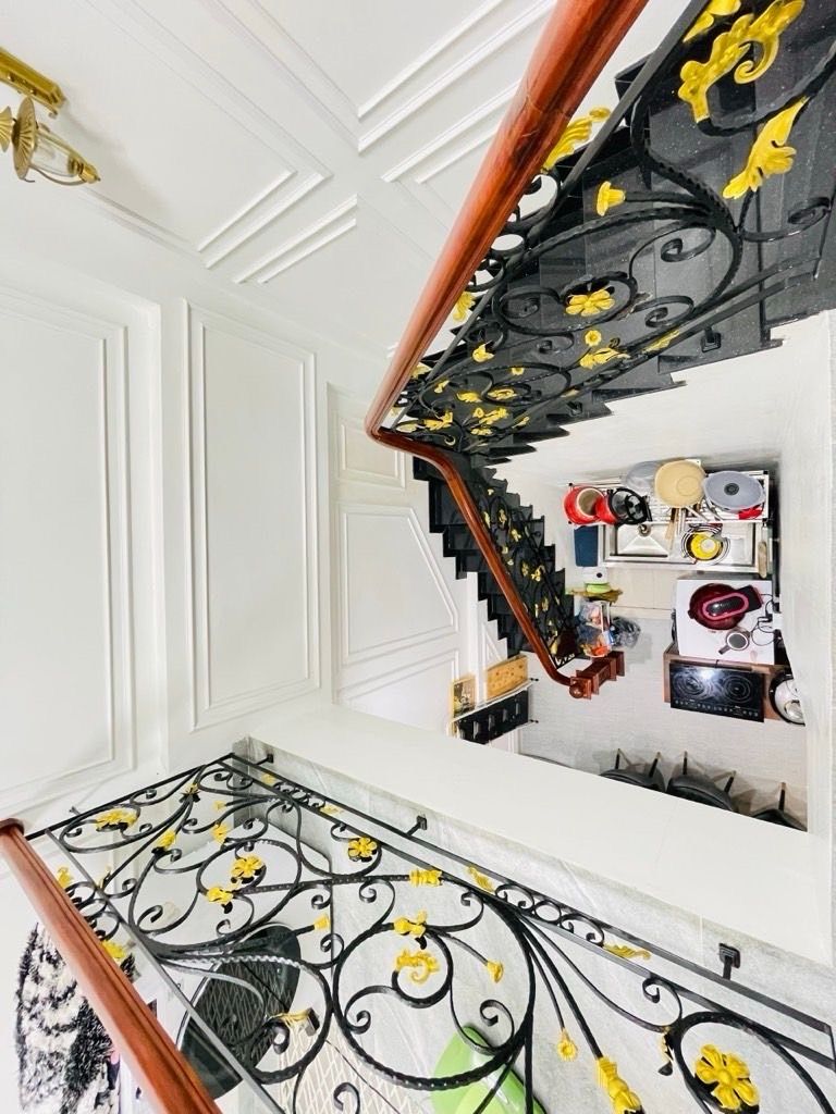 Bán nhà Hoàng Mai - diện tích 70m2 2 tầng - Ô TÔ - giá 23,5 tỷ