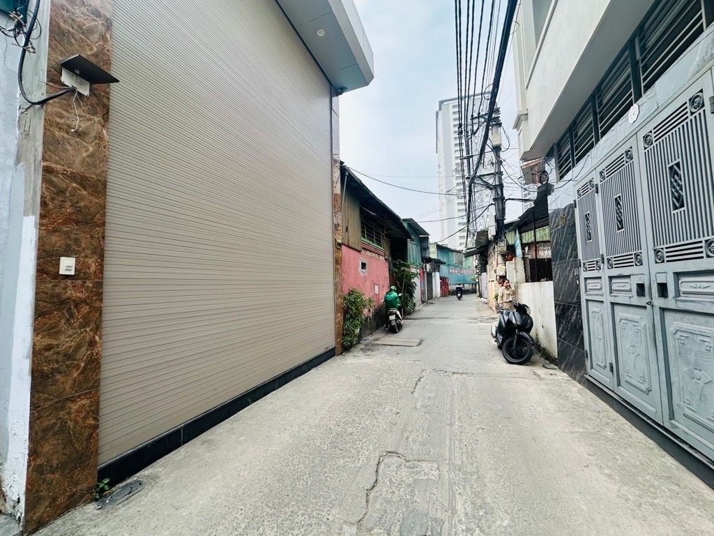 Bán nhà Hoàng Mai - diện tích 70m2 2 tầng - Ô TÔ - giá 23,5 tỷ