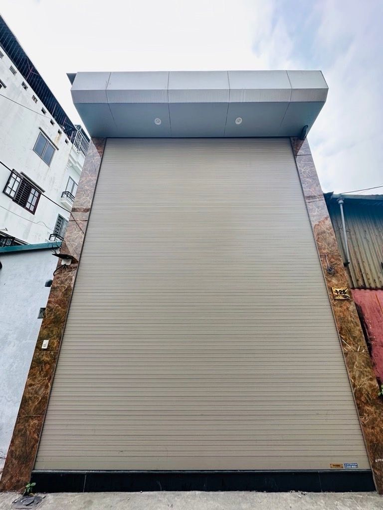 Bán nhà Hoàng Mai - diện tích 70m2 2 tầng - Ô TÔ - giá 23,5 tỷ