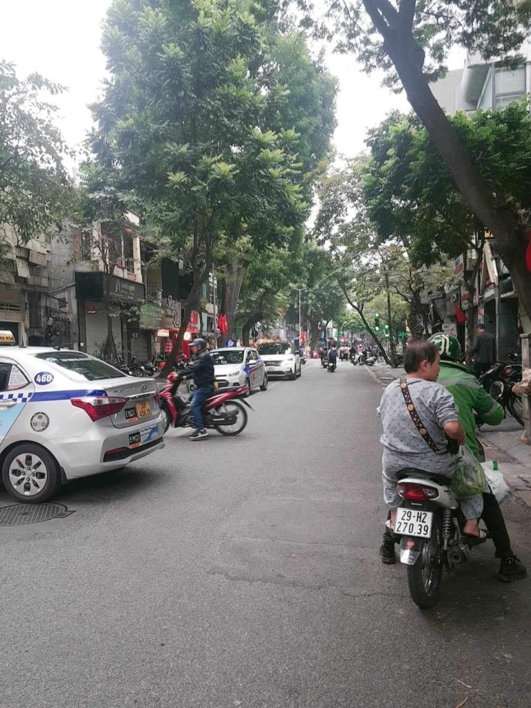 Bán nhà Trần Xuân Soạn - diện tích 130m2 3 tầng - Mặt phố cổ kinh doanh sầm uất - giá 75 tỷ