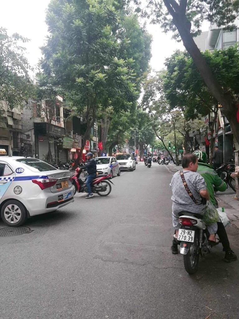 Bán nhà Trần Xuân Soạn - diện tích 130m2 3 tầng - Mặt phố cổ kinh doanh sầm uất - giá 75 tỷ