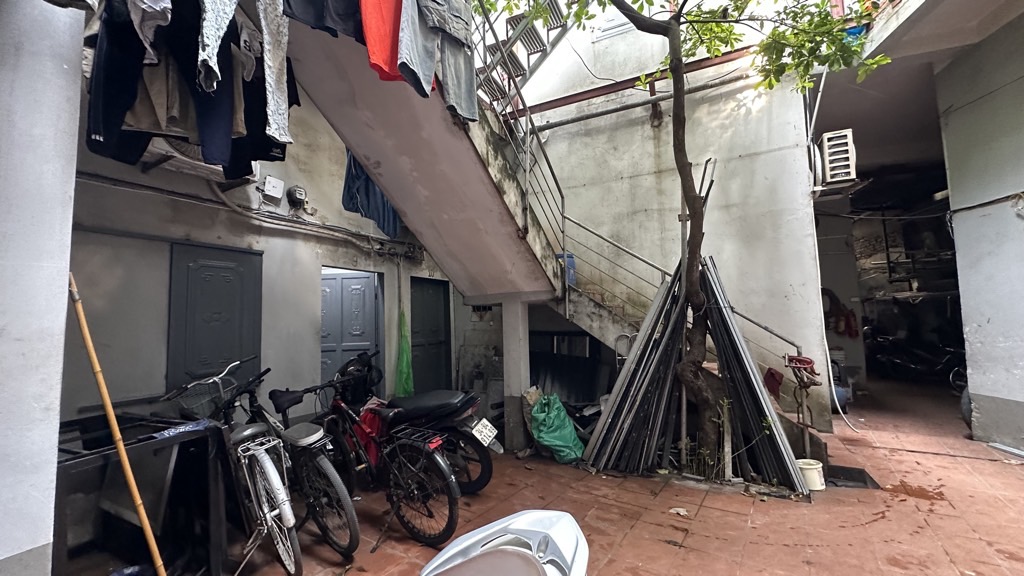 Bán nhà Minh Khai - diện tích 306.4m2 2 tầng - Mảnh đất nở hậu, 32 phòng trọ khép kín - giá 21,9 tỷ