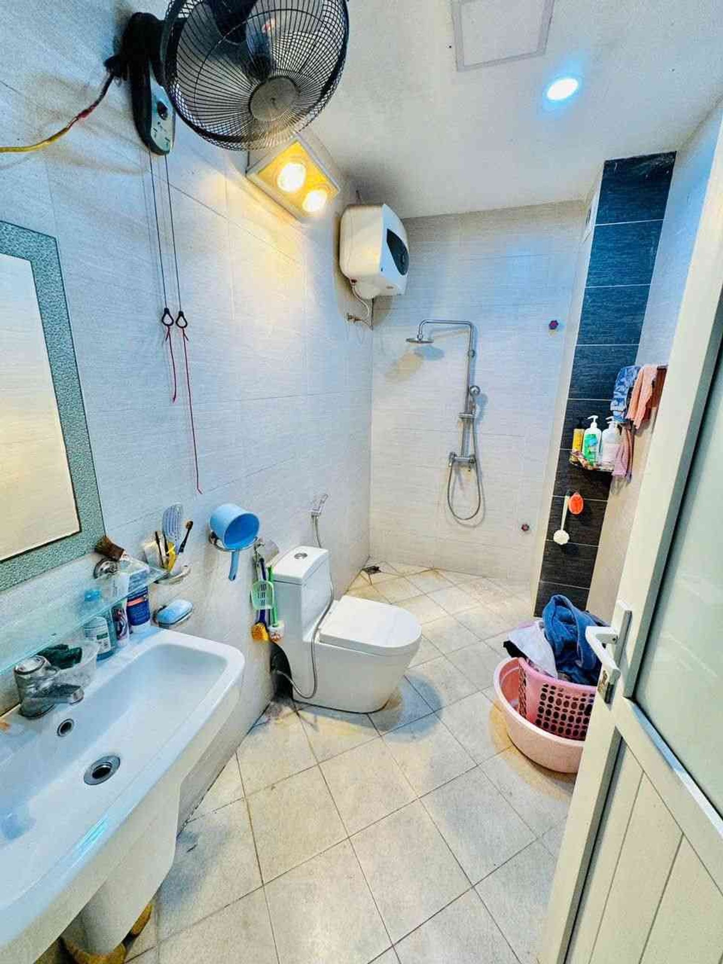 Bán nhà Minh Khai - diện tích 90m2 5 tầng - nhà khung cột chắc chắn - giá 24 tỷ