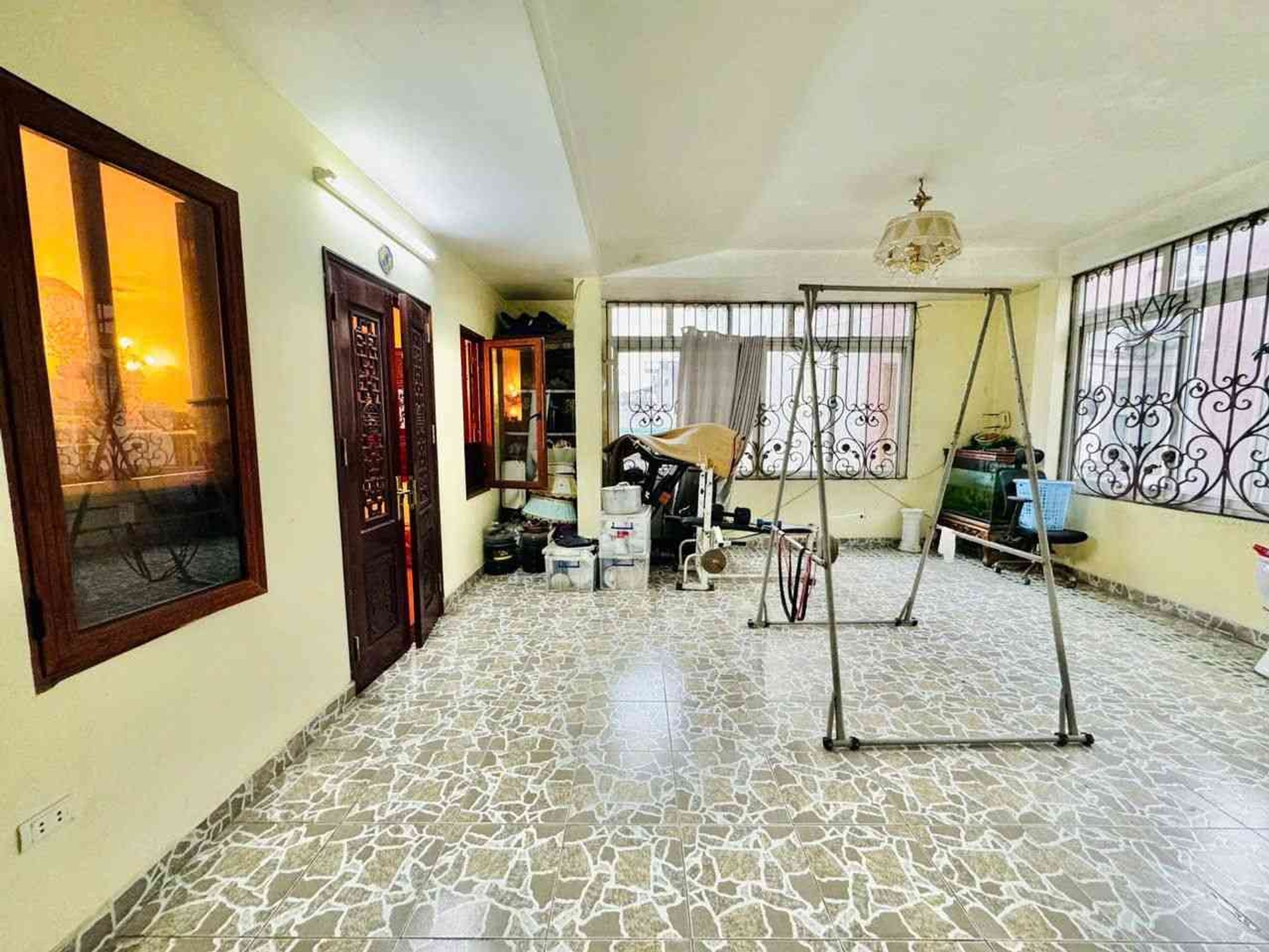 Bán nhà Minh Khai - diện tích 90m2 5 tầng - nhà khung cột chắc chắn - giá 24 tỷ