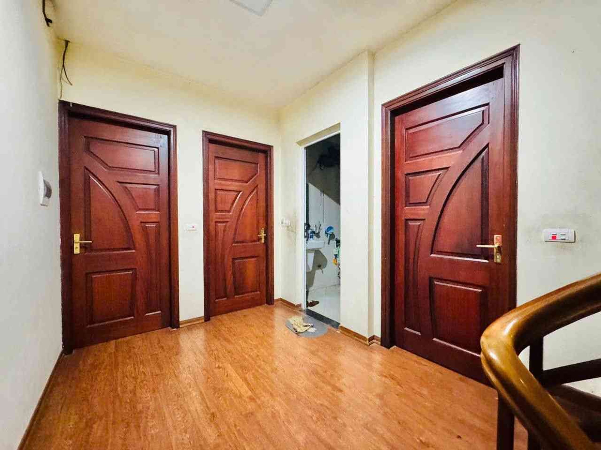 Bán nhà Minh Khai - diện tích 90m2 5 tầng - nhà khung cột chắc chắn - giá 24 tỷ