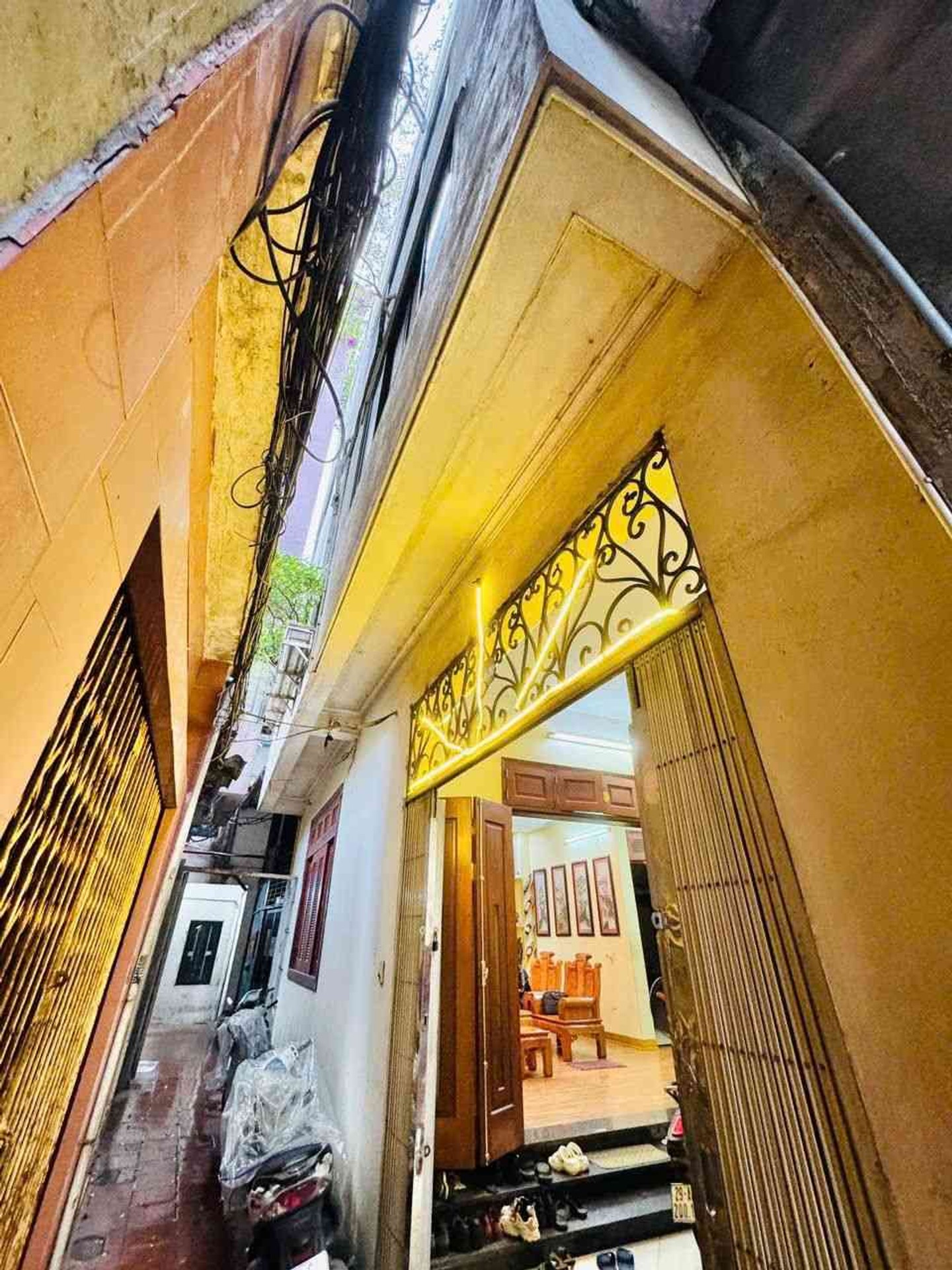 Bán nhà Minh Khai - diện tích 90m2 5 tầng - nhà khung cột chắc chắn - giá 24 tỷ