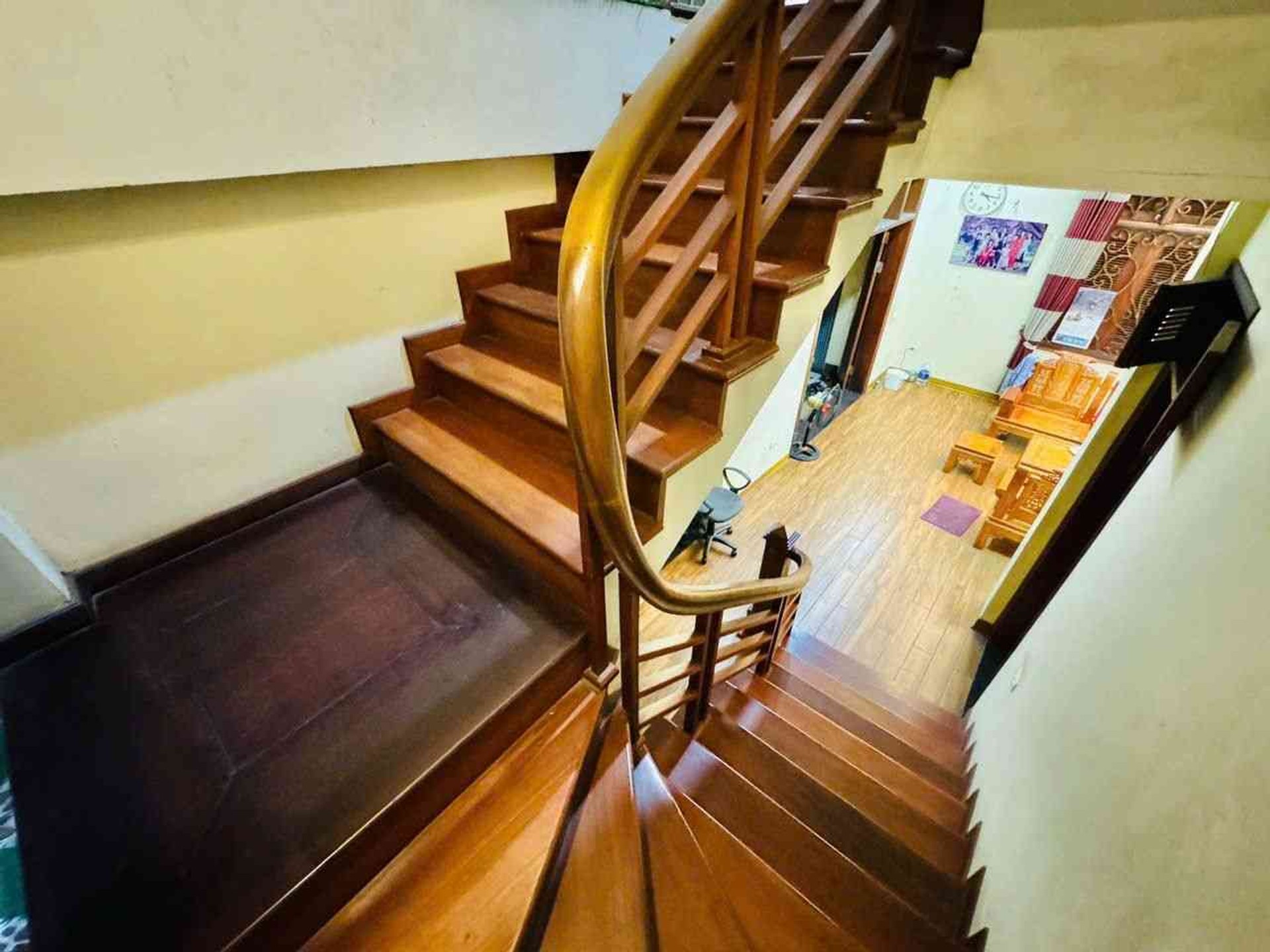 Bán nhà Minh Khai - diện tích 90m2 5 tầng - nhà khung cột chắc chắn - giá 24 tỷ