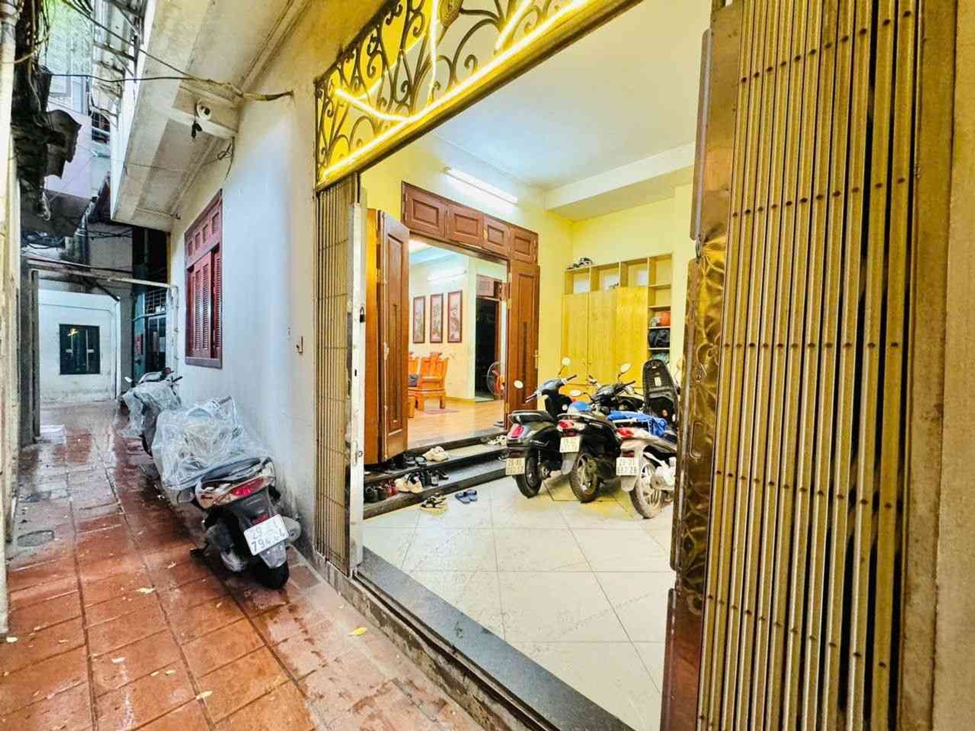 Bán nhà Minh Khai - diện tích 90m2 5 tầng - nhà khung cột chắc chắn - giá 24 tỷ