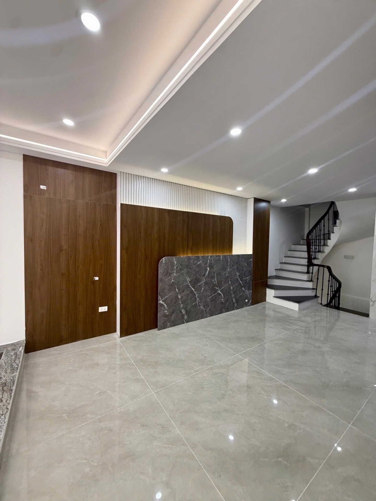 Bán nhà Tương Mai - diện tích 43m2 6 tầng - Ô tô vào nhà - giá 19,5 tỷ