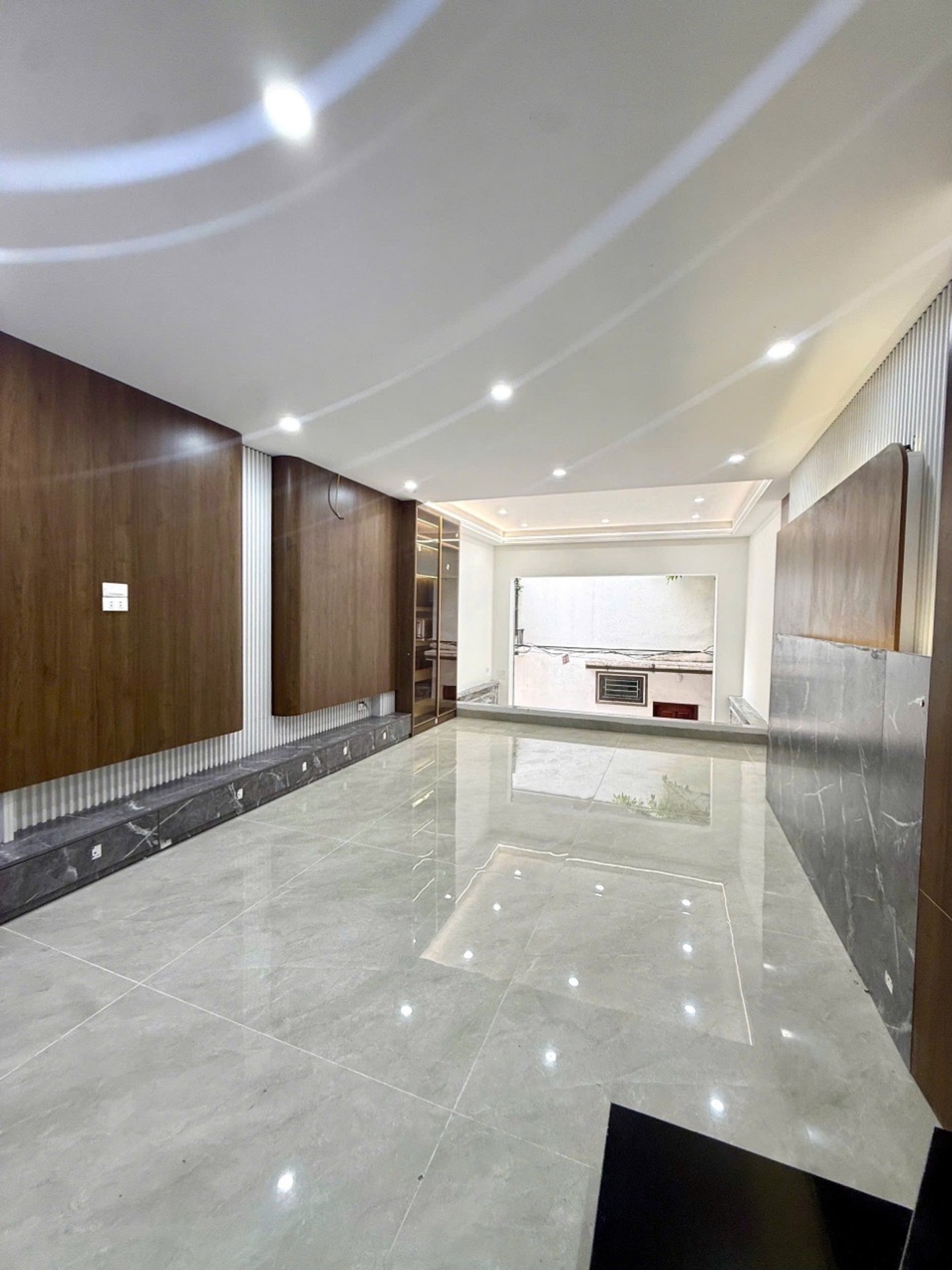 Bán nhà Tương Mai - diện tích 43m2 6 tầng - Ô tô vào nhà - giá 19,5 tỷ