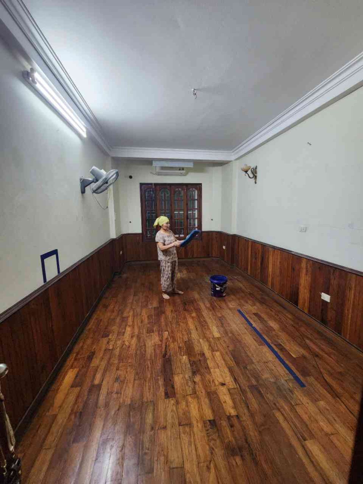 Bán nhà Trịnh Đình Cửu - diện tích 35m2 6 tầng - Phân lô quân đội, ngõ thông VF3 đỗ cửa - giá 8,5 tỷ