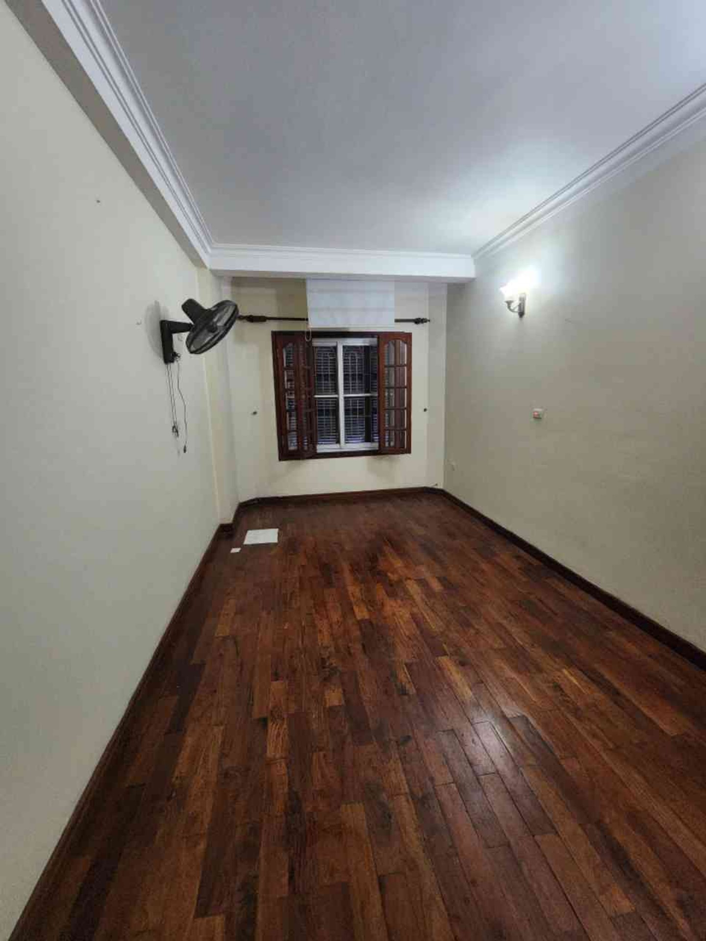Bán nhà Trịnh Đình Cửu - diện tích 35m2 6 tầng - Phân lô quân đội, ngõ thông VF3 đỗ cửa - giá 8,5 tỷ