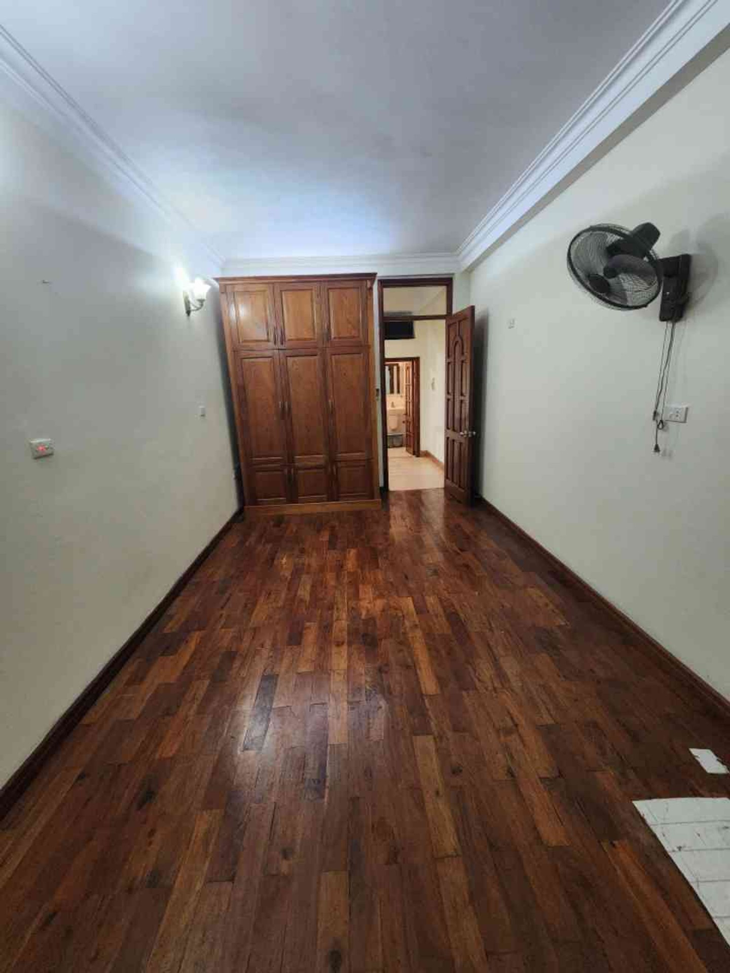 Bán nhà Trịnh Đình Cửu - diện tích 35m2 6 tầng - Phân lô quân đội, ngõ thông VF3 đỗ cửa - giá 8,5 tỷ