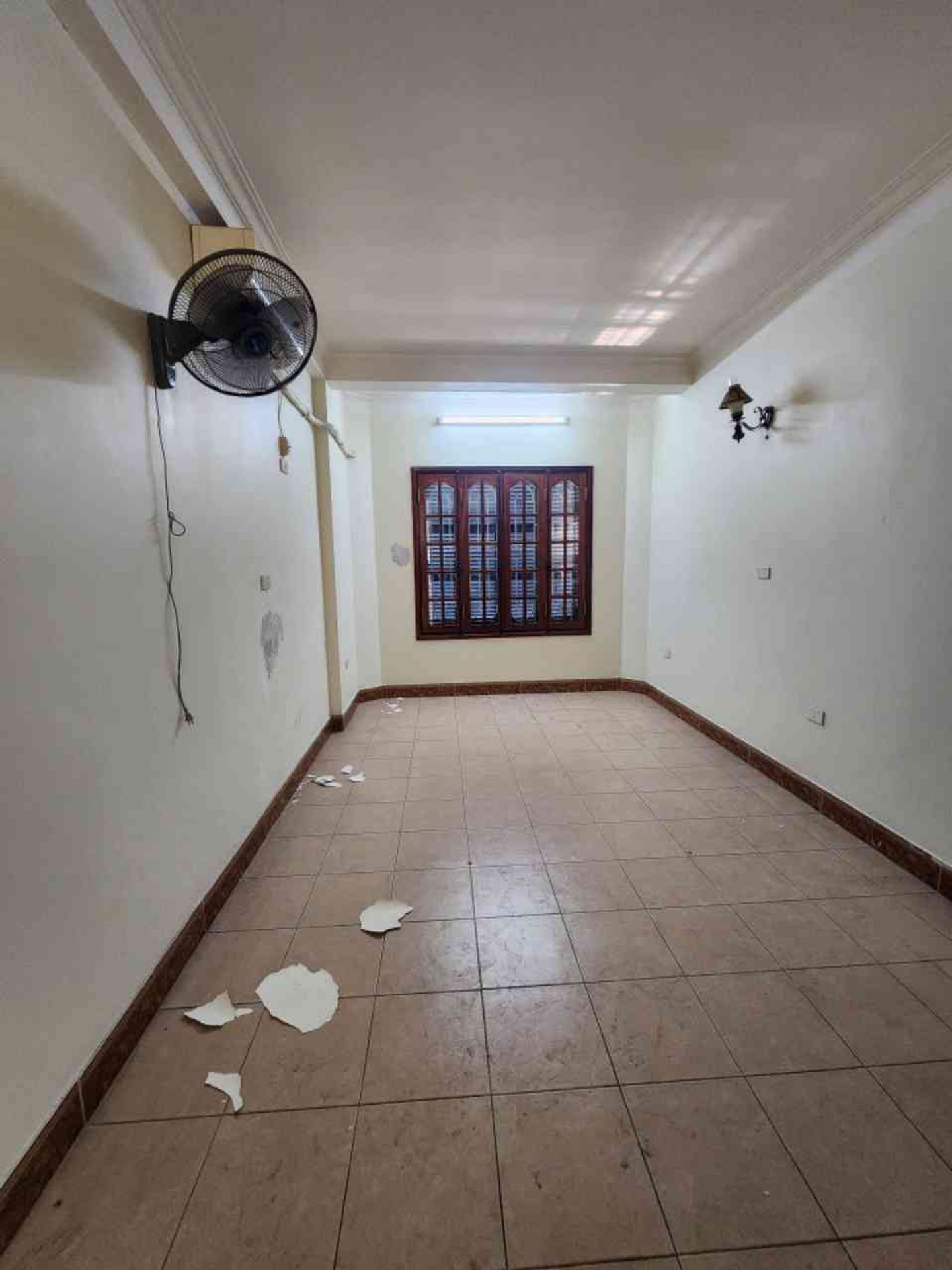 Bán nhà Trịnh Đình Cửu - diện tích 35m2 6 tầng - Phân lô quân đội, ngõ thông VF3 đỗ cửa - giá 8,5 tỷ