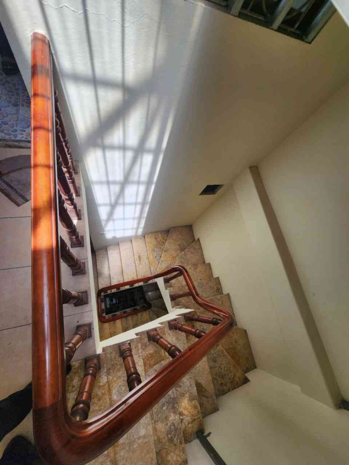 Bán nhà Trịnh Đình Cửu - diện tích 35m2 6 tầng - Phân lô quân đội, ngõ thông VF3 đỗ cửa - giá 8,5 tỷ