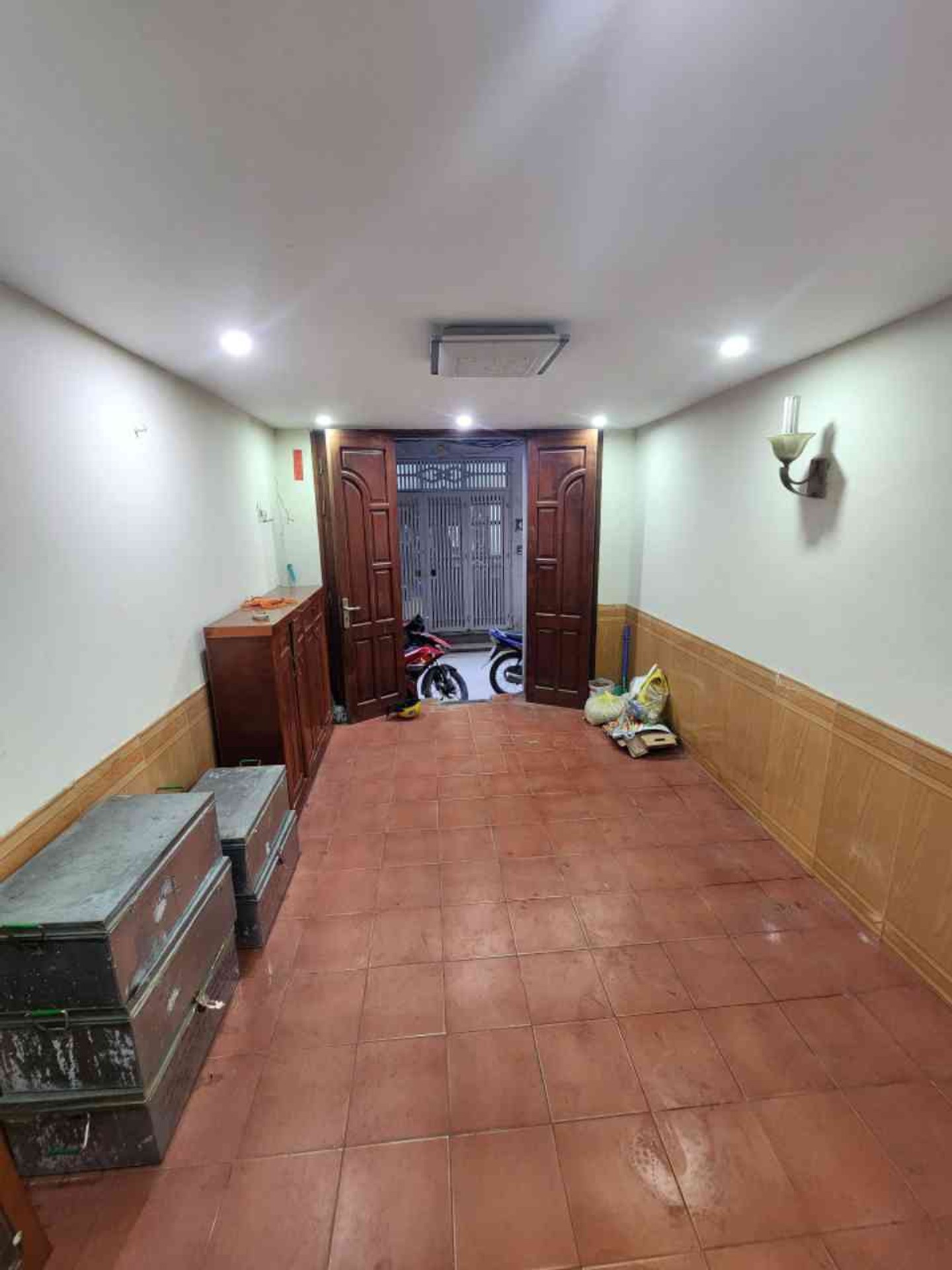 Bán nhà Trịnh Đình Cửu - diện tích 35m2 6 tầng - Phân lô quân đội, ngõ thông VF3 đỗ cửa - giá 8,5 tỷ