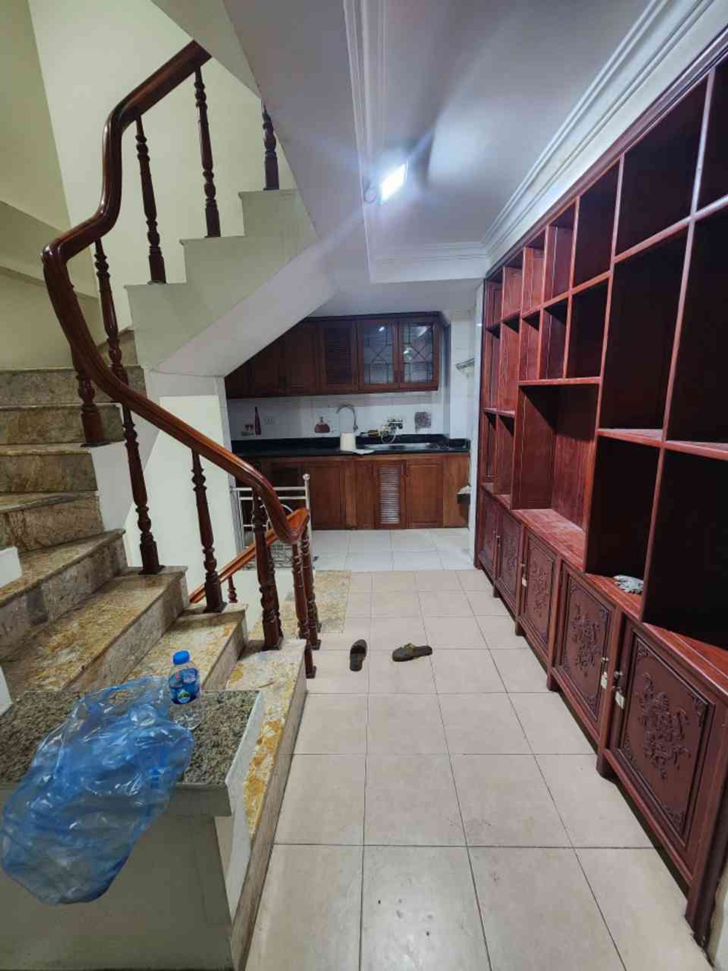 Bán nhà Trịnh Đình Cửu - diện tích 35m2 6 tầng - Phân lô quân đội, ngõ thông VF3 đỗ cửa - giá 8,5 tỷ