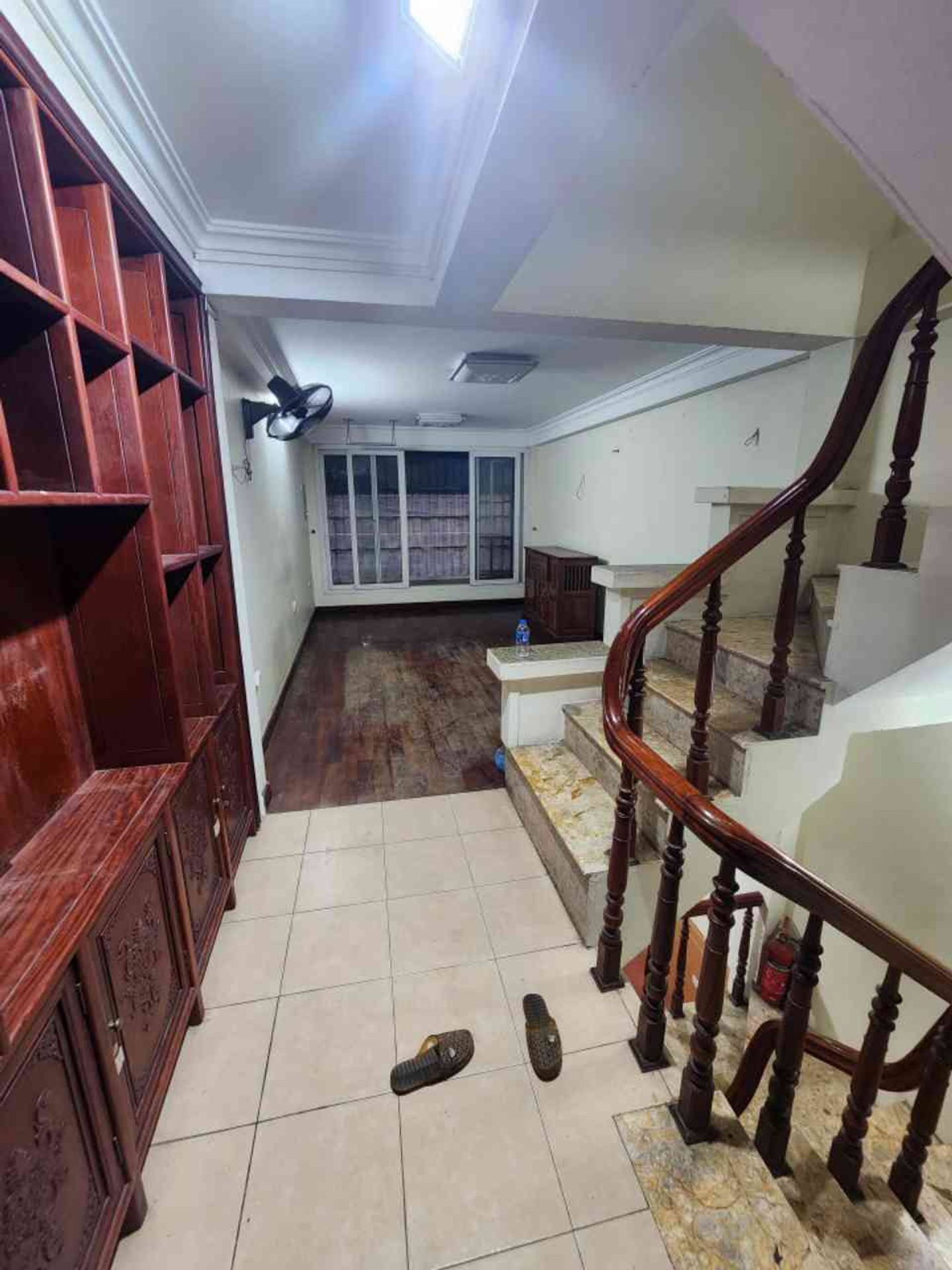 Bán nhà Trịnh Đình Cửu - diện tích 35m2 6 tầng - Phân lô quân đội, ngõ thông VF3 đỗ cửa - giá 8,5 tỷ