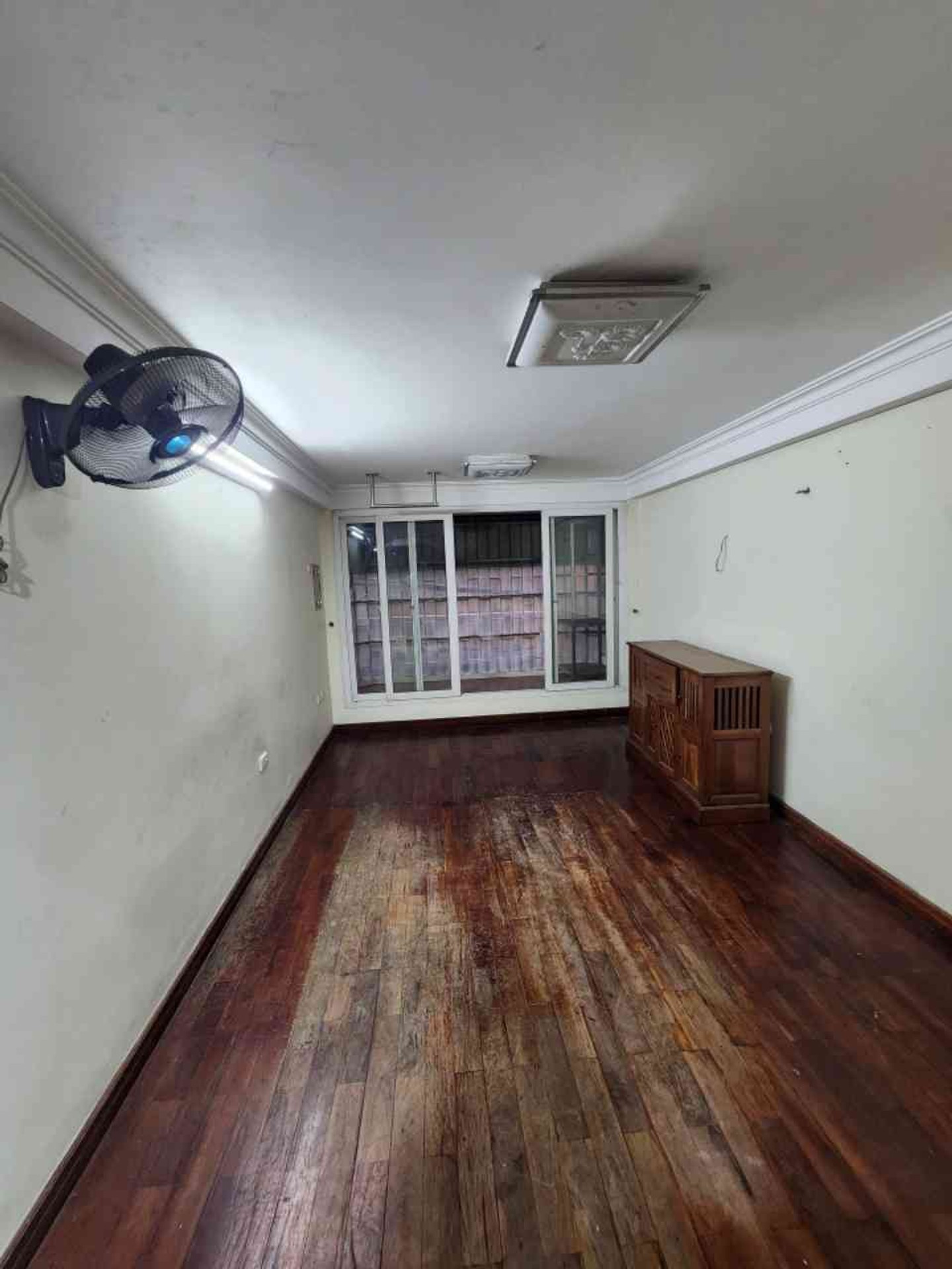 Bán nhà Trịnh Đình Cửu - diện tích 35m2 6 tầng - Phân lô quân đội, ngõ thông VF3 đỗ cửa - giá 8,5 tỷ