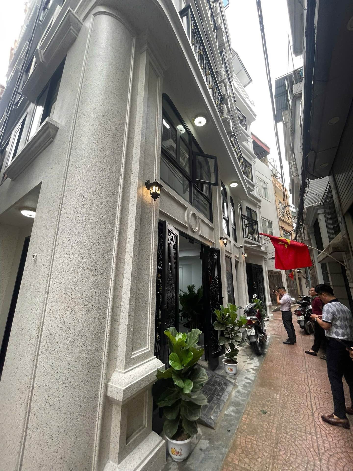 Bán nhà Định Công Thượng - diện tích 75m2 7 tầng - Lô góc cực thoáng - giá 22,29 tỷ