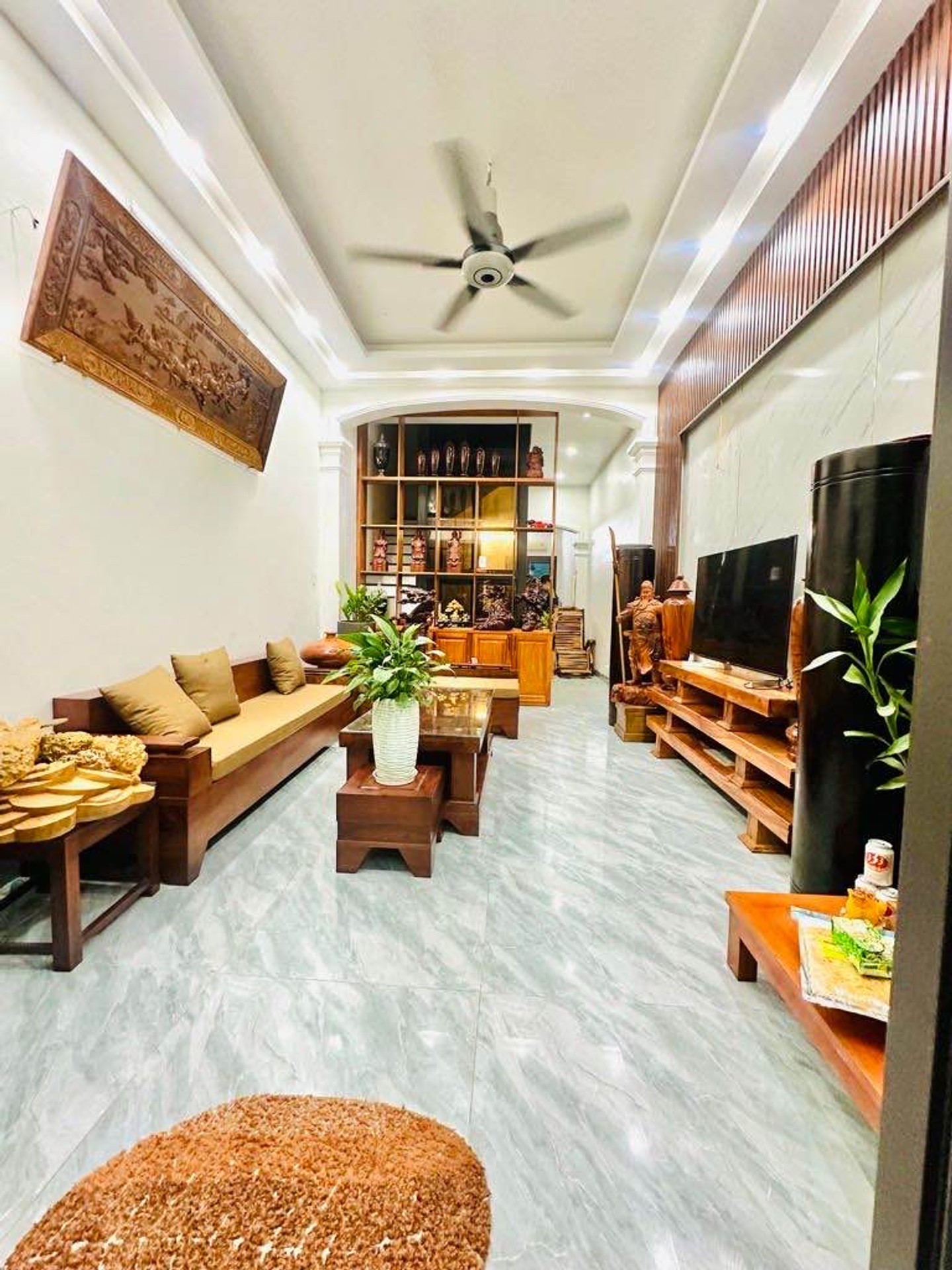 Bán nhà Giáp Bát - diện tích 69m2 6 tầng - thang máy, ô tô đỗ cửa - giá 18,5 tỷ