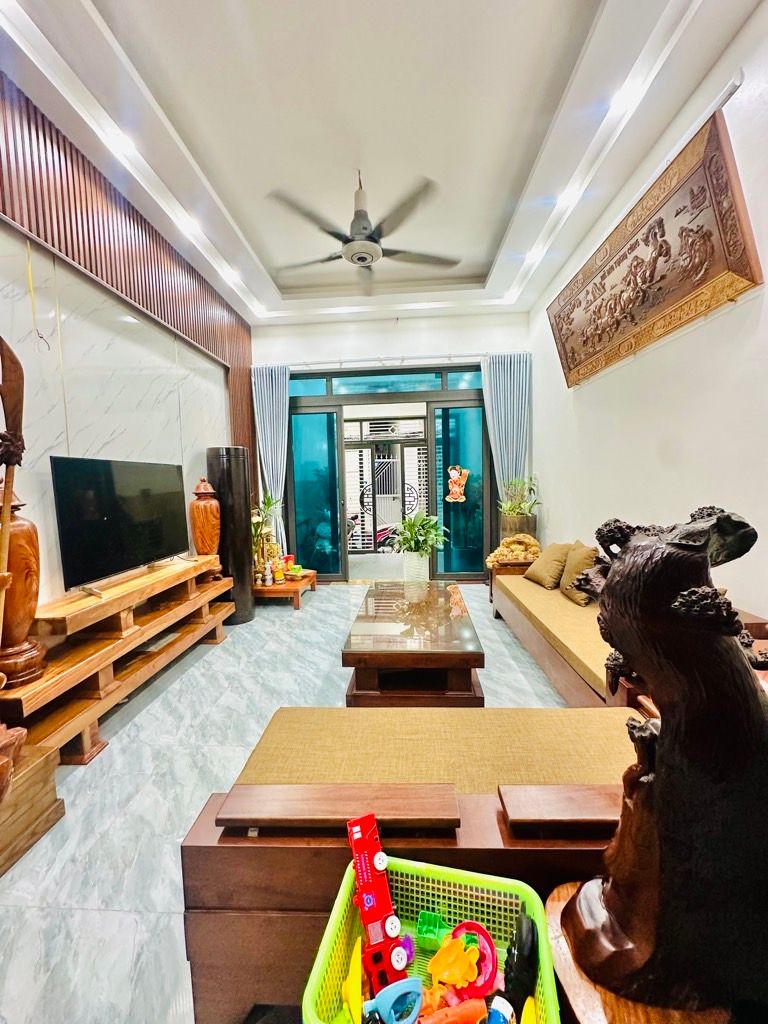 Bán nhà Giáp Bát - diện tích 69m2 6 tầng - thang máy, ô tô đỗ cửa - giá 18,5 tỷ
