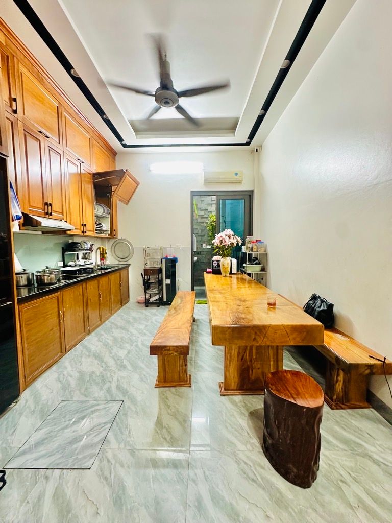 Bán nhà Giáp Bát - diện tích 69m2 6 tầng - thang máy, ô tô đỗ cửa - giá 18,5 tỷ