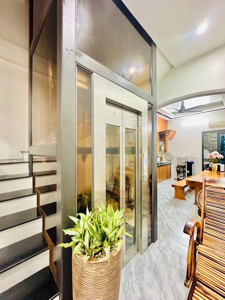 Bán nhà Giáp Bát - diện tích 69m2 6 tầng - thang máy, ô tô đỗ cửa - giá 18,5 tỷ