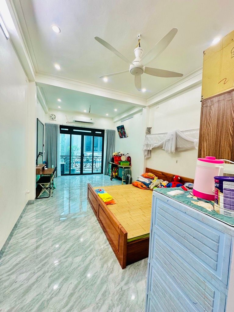 Bán nhà Giáp Bát - diện tích 69m2 6 tầng - thang máy, ô tô đỗ cửa - giá 18,5 tỷ