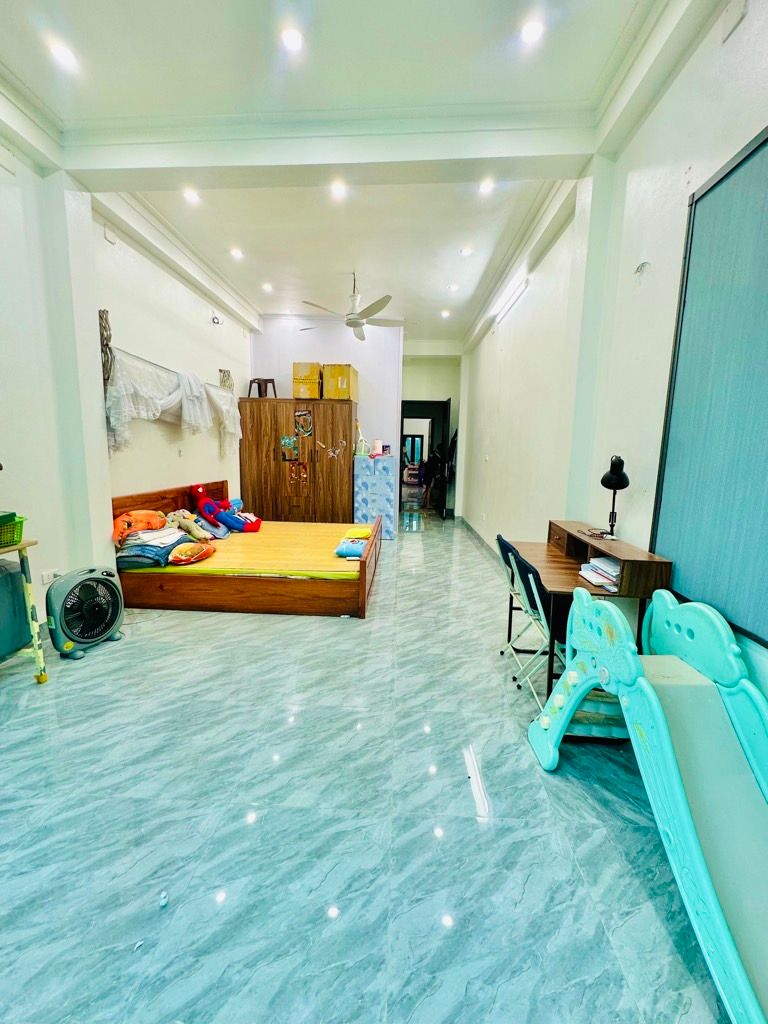 Bán nhà Giáp Bát - diện tích 69m2 6 tầng - thang máy, ô tô đỗ cửa - giá 18,5 tỷ