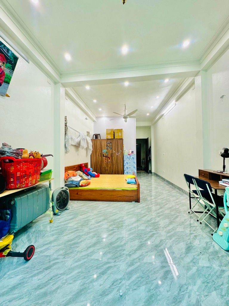 Bán nhà Giáp Bát - diện tích 69m2 6 tầng - thang máy, ô tô đỗ cửa - giá 18,5 tỷ