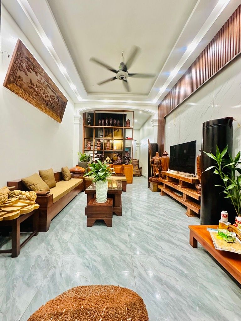 Bán nhà Giáp Bát - diện tích 69m2 6 tầng - thang máy, ô tô đỗ cửa - giá 18,5 tỷ