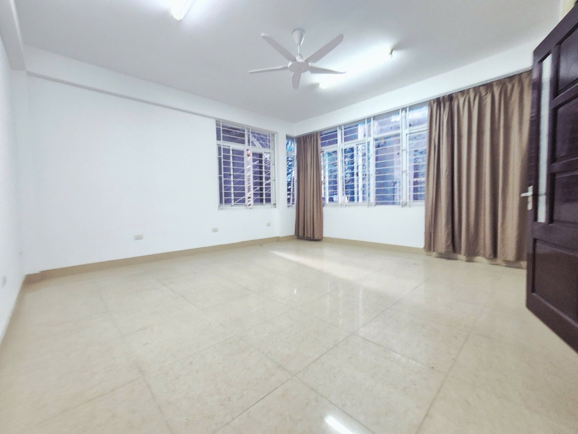 Bán nhà Phương Liệt - diện tích 68m2 6 tầng - Ô TÔ TRÁNH - giá 33,9 tỷ