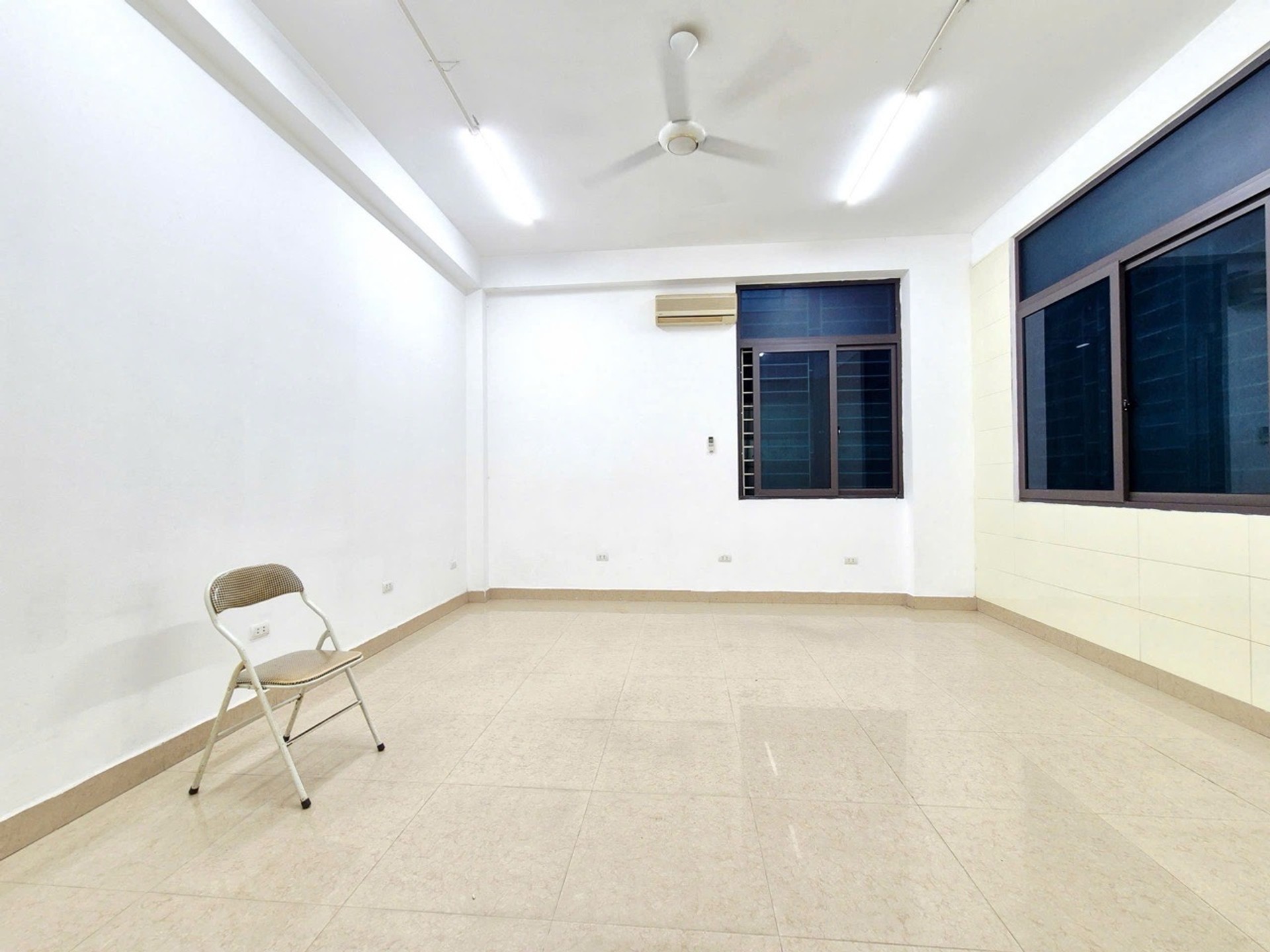 Bán nhà Phương Liệt - diện tích 68m2 6 tầng - Ô TÔ TRÁNH - giá 33,9 tỷ