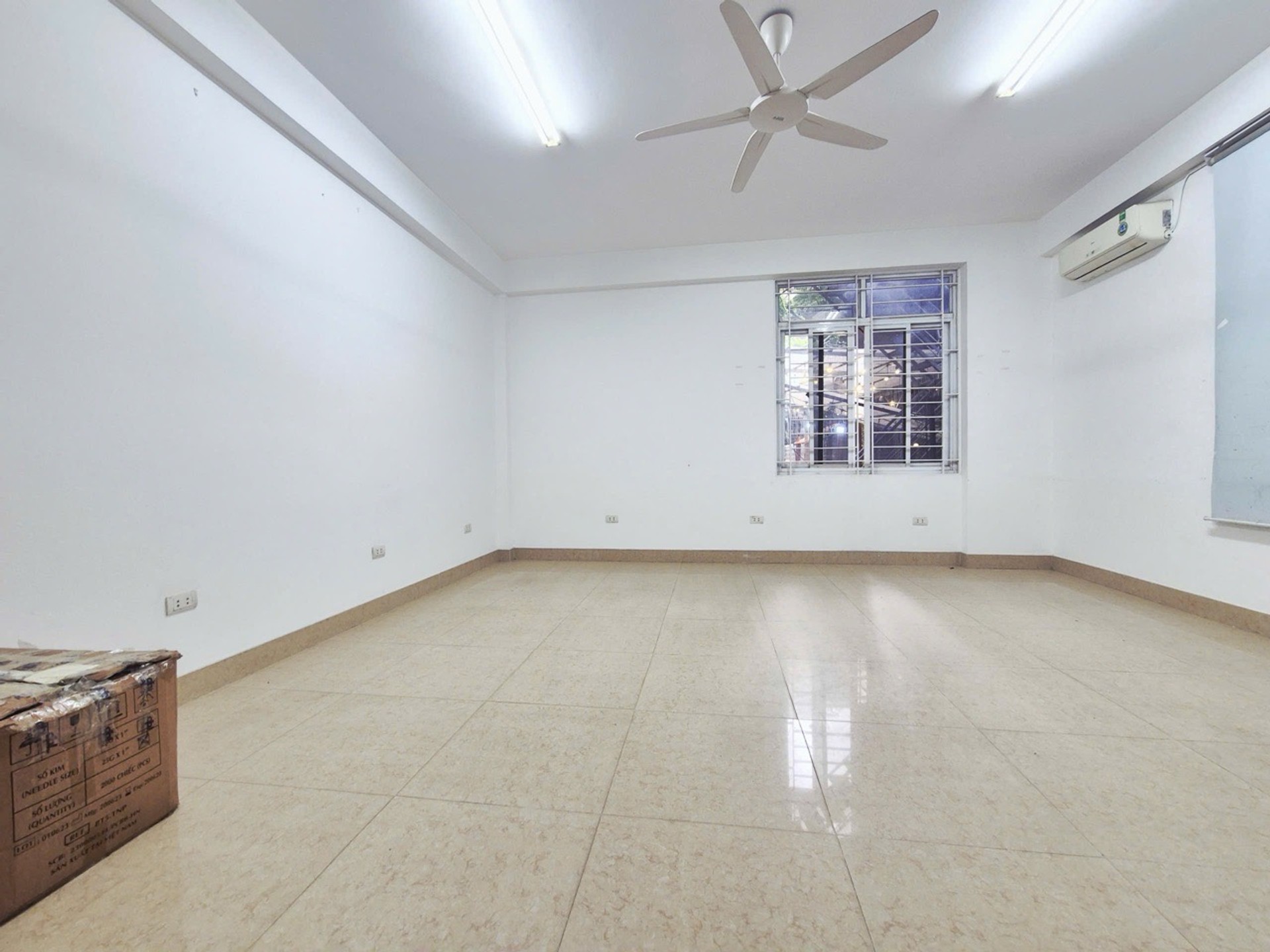 Bán nhà Phương Liệt - diện tích 68m2 6 tầng - Ô TÔ TRÁNH - giá 33,9 tỷ