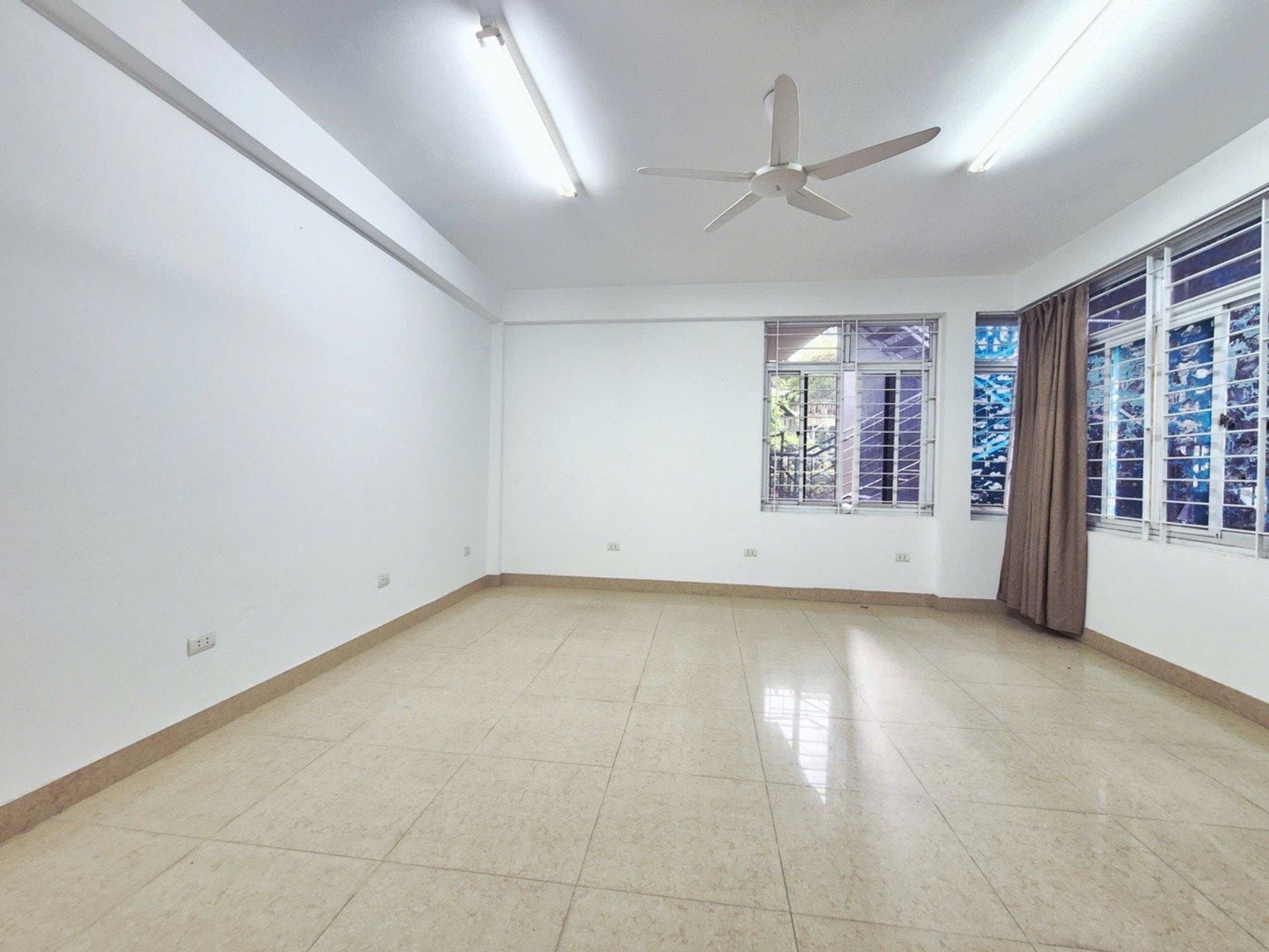 Bán nhà Phương Liệt - diện tích 68m2 6 tầng - Ô TÔ TRÁNH - giá 33,9 tỷ