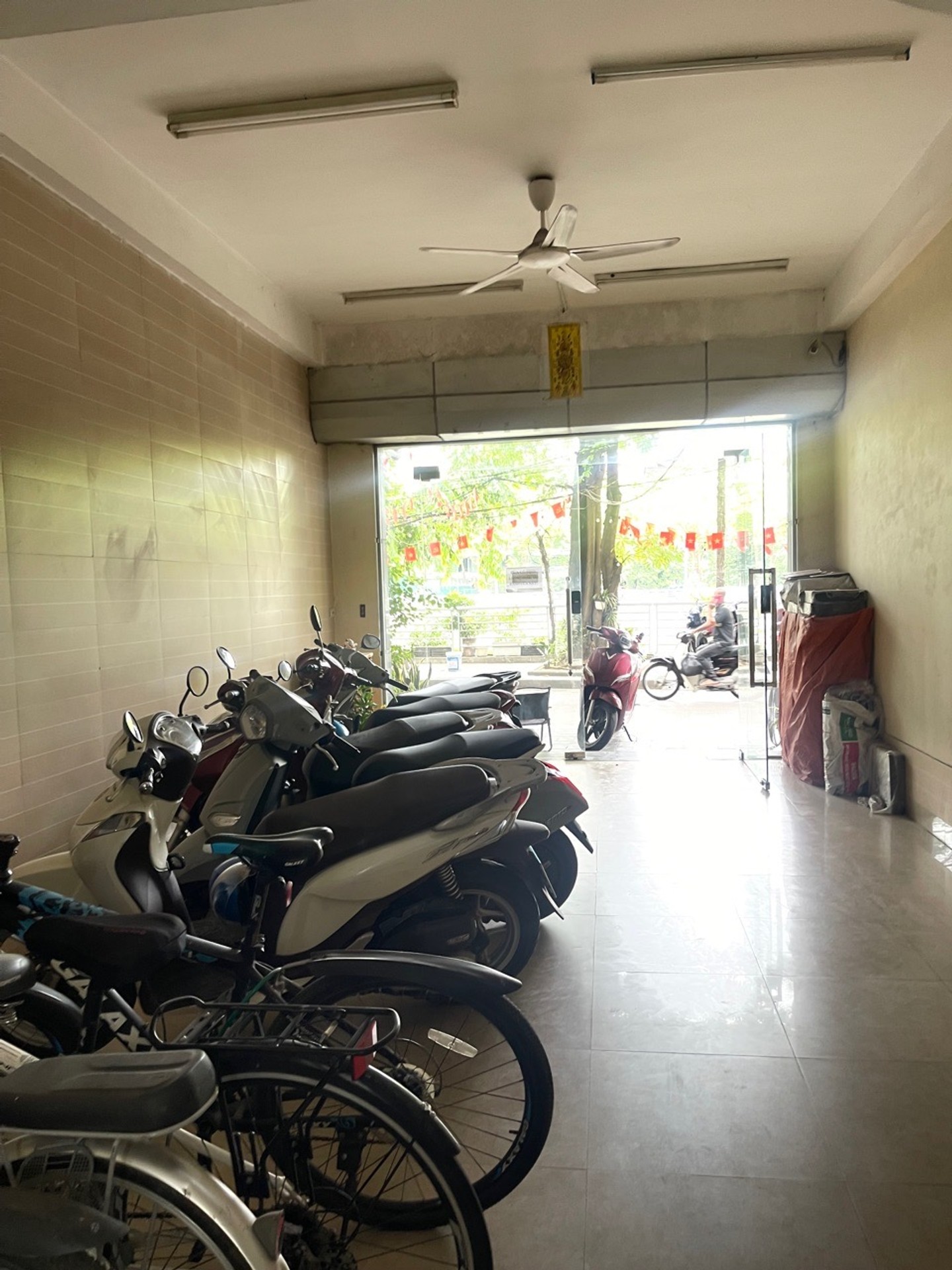 Bán nhà Phương Liệt - diện tích 68m2 6 tầng - Ô TÔ TRÁNH - giá 33,9 tỷ