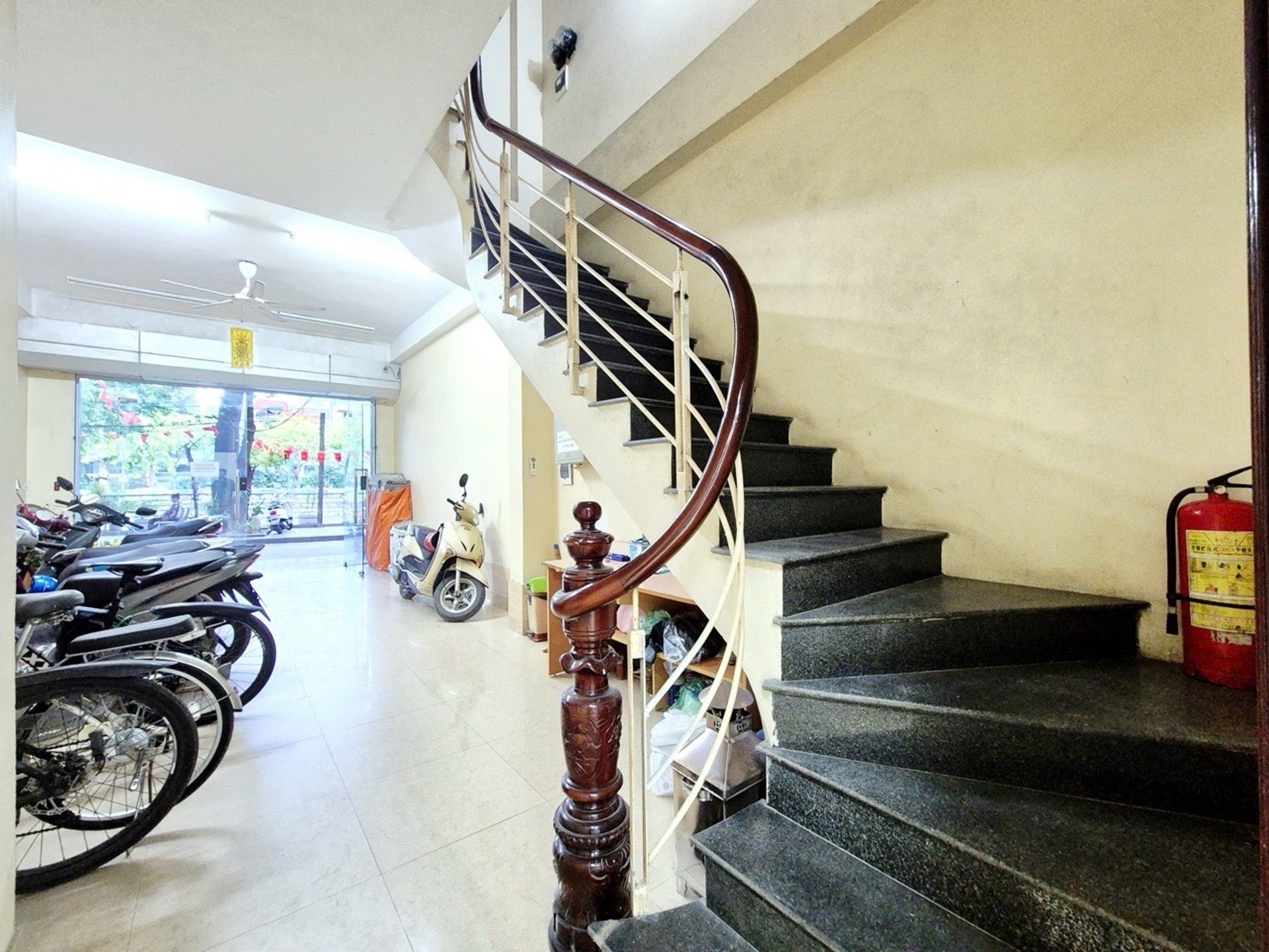 Bán nhà Phương Liệt - diện tích 68m2 6 tầng - Ô TÔ TRÁNH - giá 33,9 tỷ