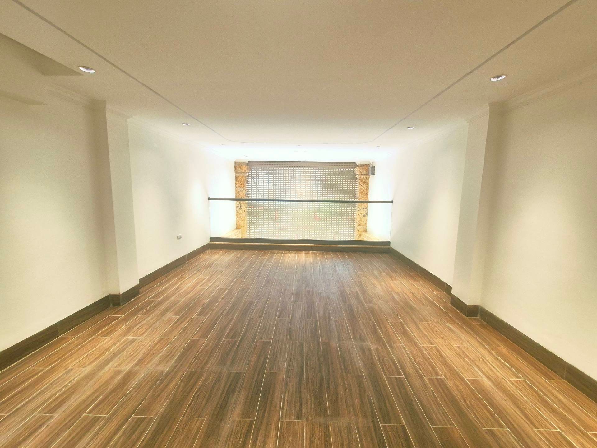 Bán nhà Khương Hạ - diện tích 62m2 8 tầng - Ô tô tránh - giá 29 tỷ