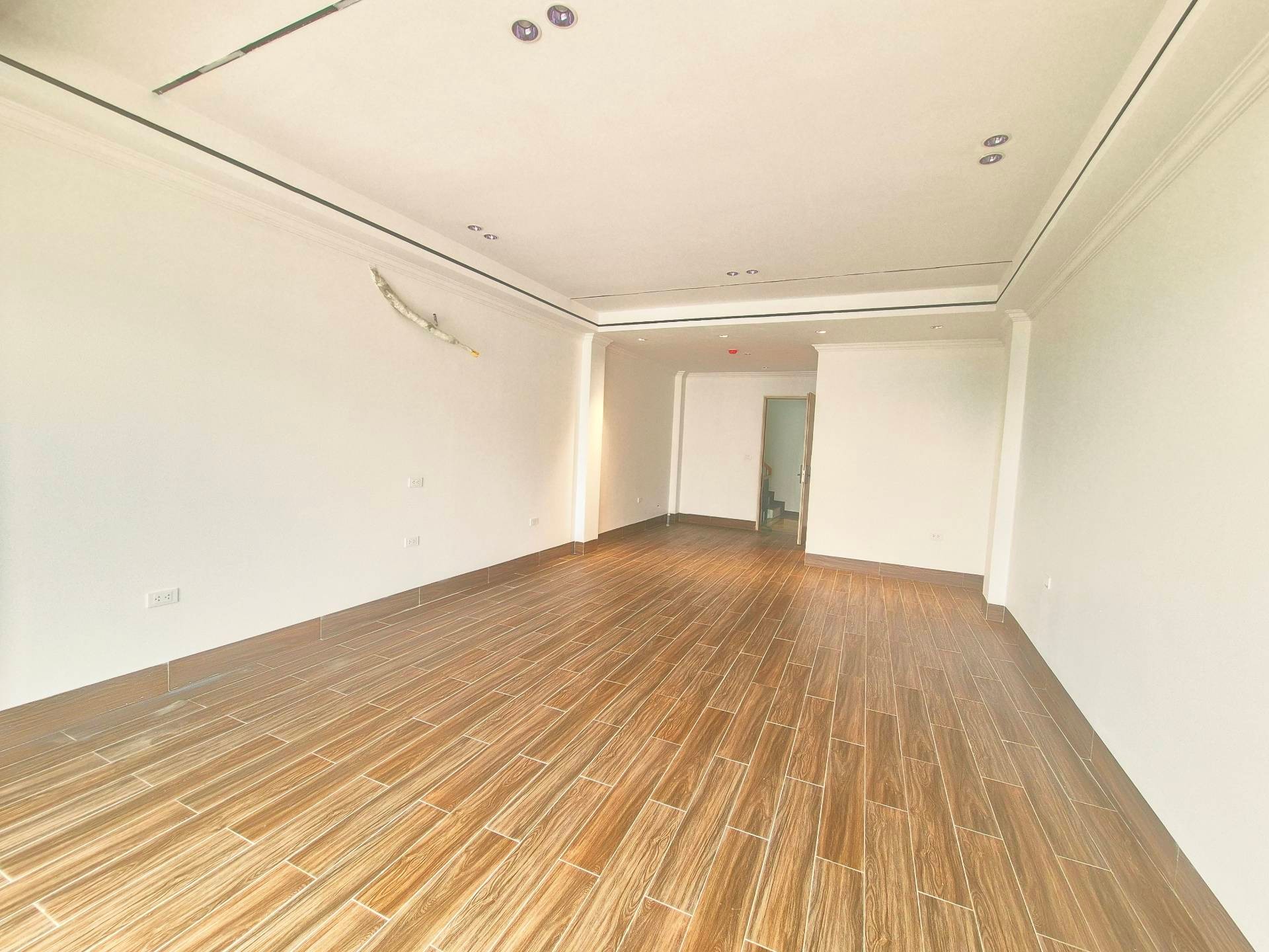 Bán nhà Khương Hạ - diện tích 62m2 8 tầng - Ô tô tránh - giá 29 tỷ