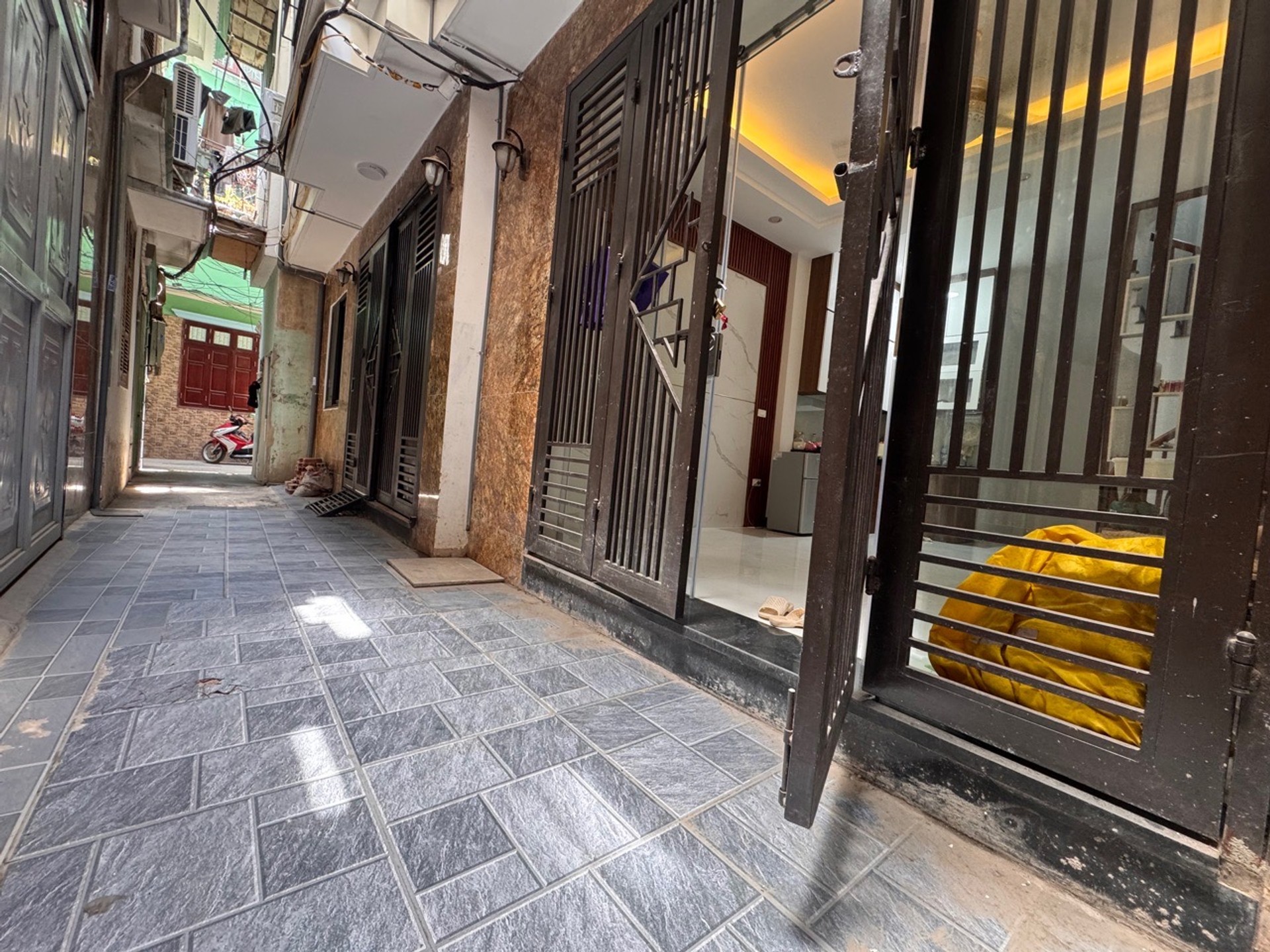 Bán nhà Đại La - diện tích 30m2 5 tầng - Nhà mới xây - giá 7,7 tỷ