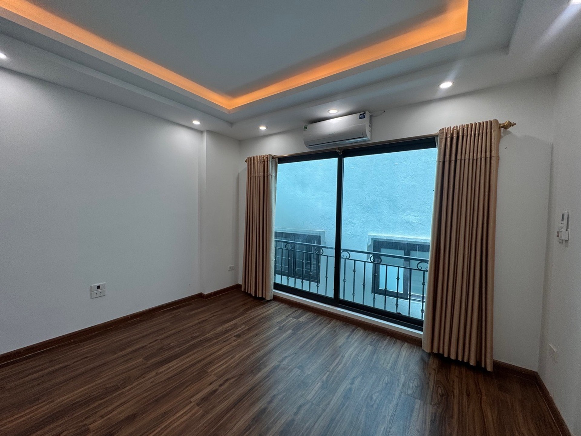 Bán nhà Đại La - diện tích 30m2 5 tầng - Nhà mới xây - giá 7,7 tỷ