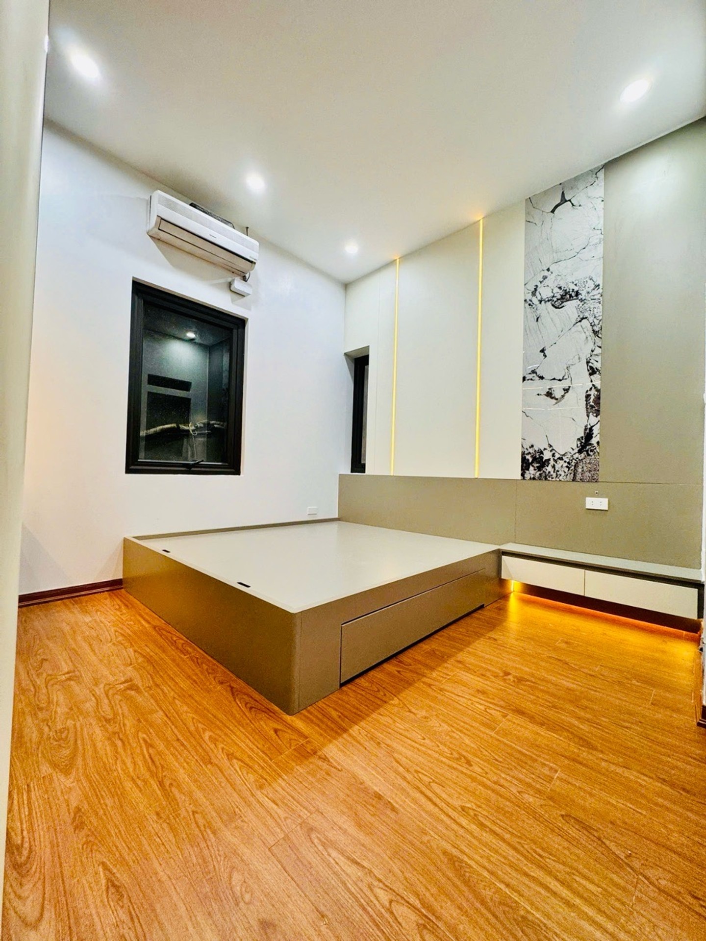 Bán nhà Nguyễn Văn Tuyết - diện tích 18m2 4 tầng - Ngõ xe máy tránh - giá 5,9 tỷ
