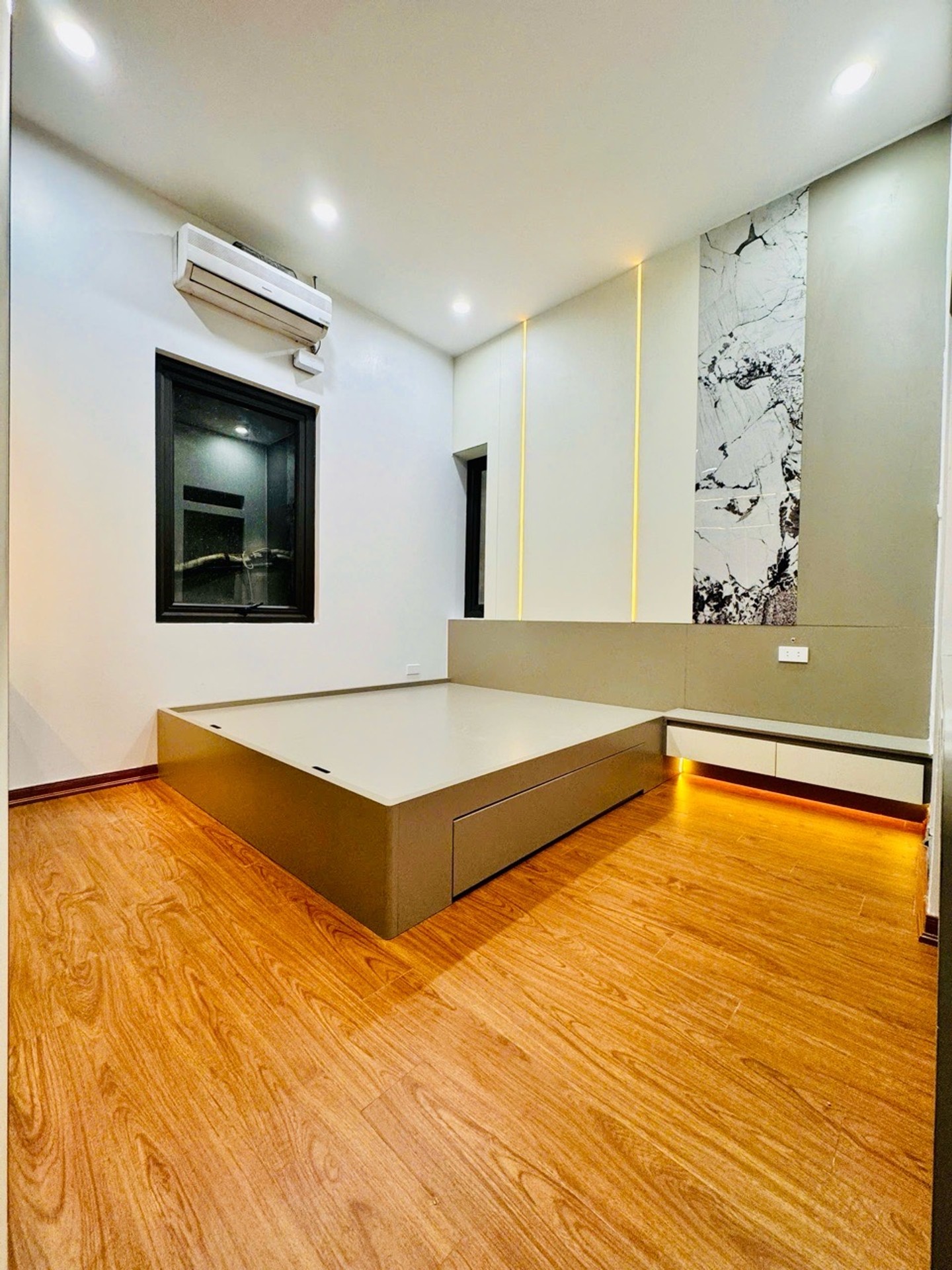 Bán nhà Nguyễn Văn Tuyết - diện tích 18m2 4 tầng - Ngõ xe máy tránh - giá 5,9 tỷ
