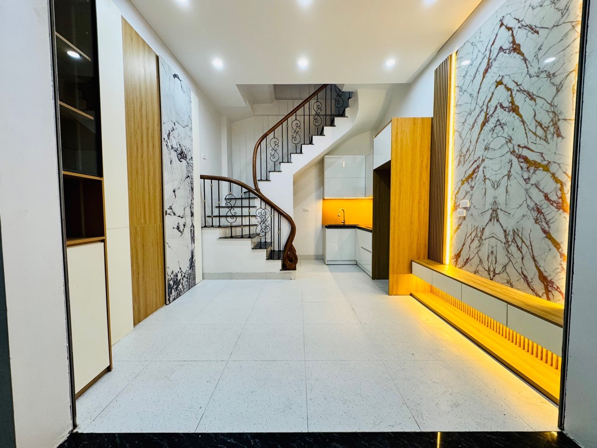 Bán nhà Nguyễn Văn Tuyết - diện tích 18m2 4 tầng - Ngõ xe máy tránh - giá 5,9 tỷ